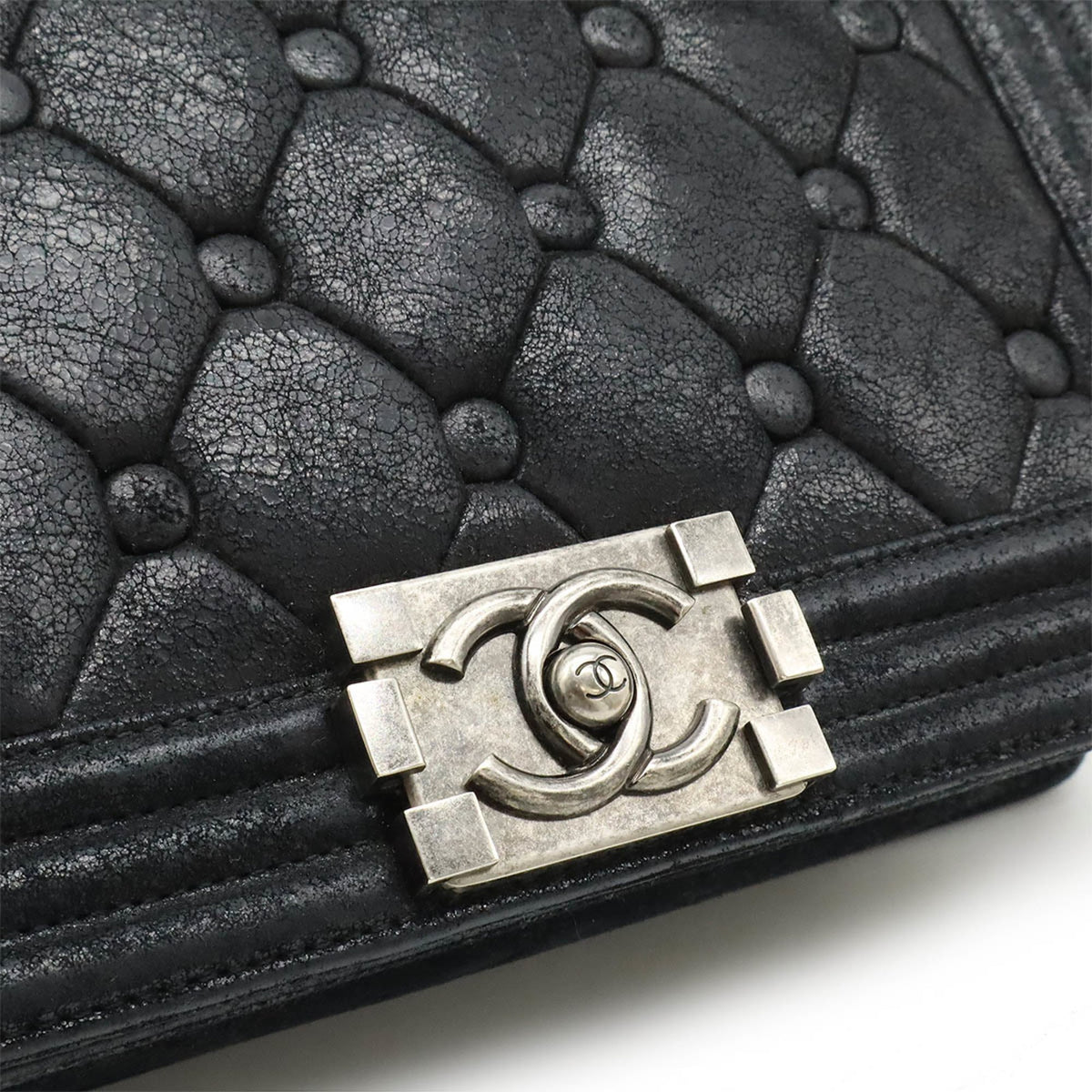 Chanel Black Suede Leather Shoulder Bag (Pre-Owned)