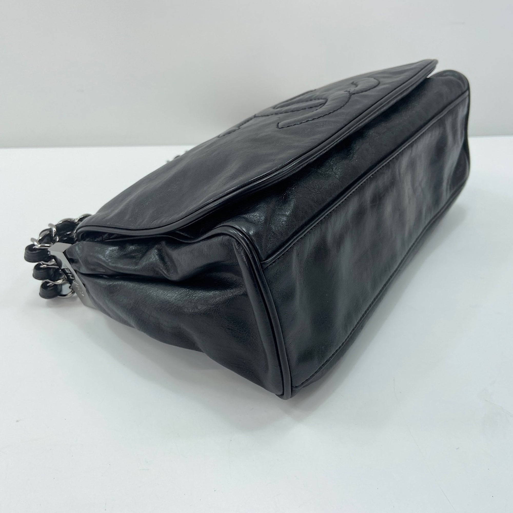 Chanel Black Shoulder Bag (Pre-Owned)