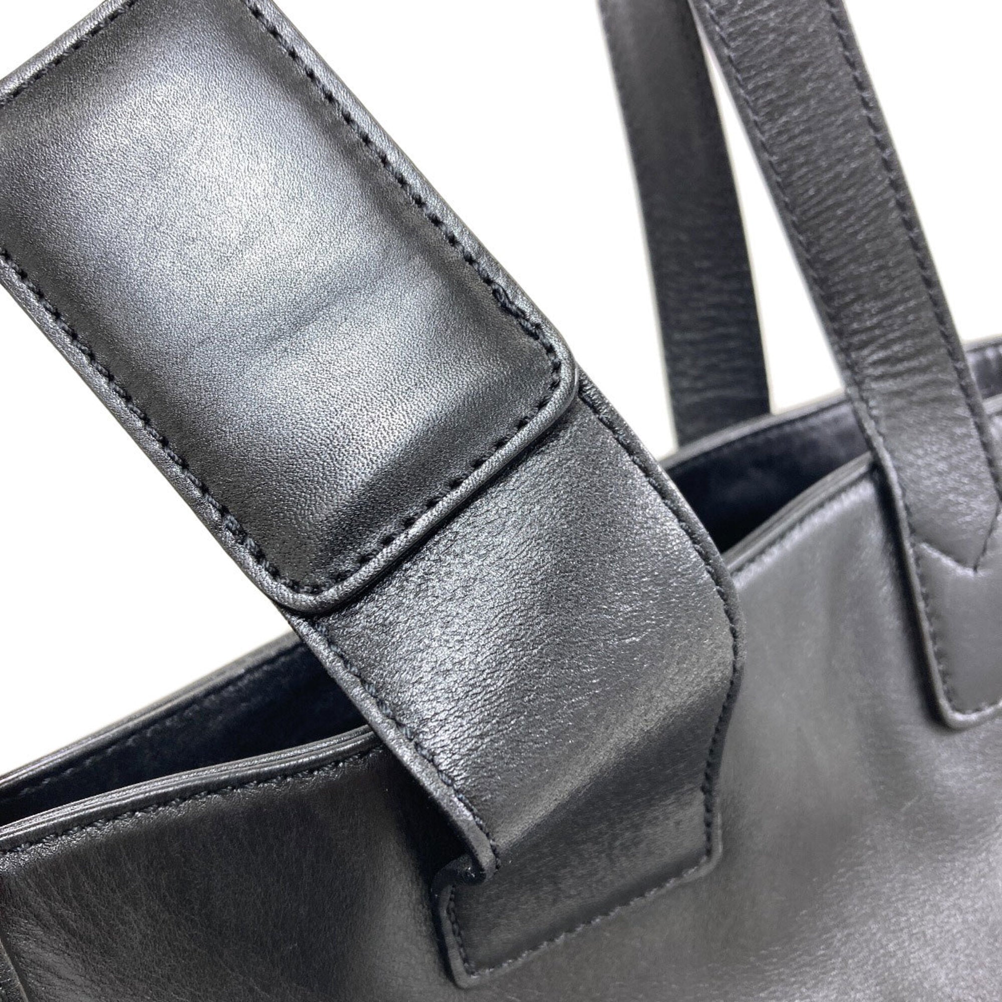 Chanel Black Leather Tote Bag (Pre-Owned)