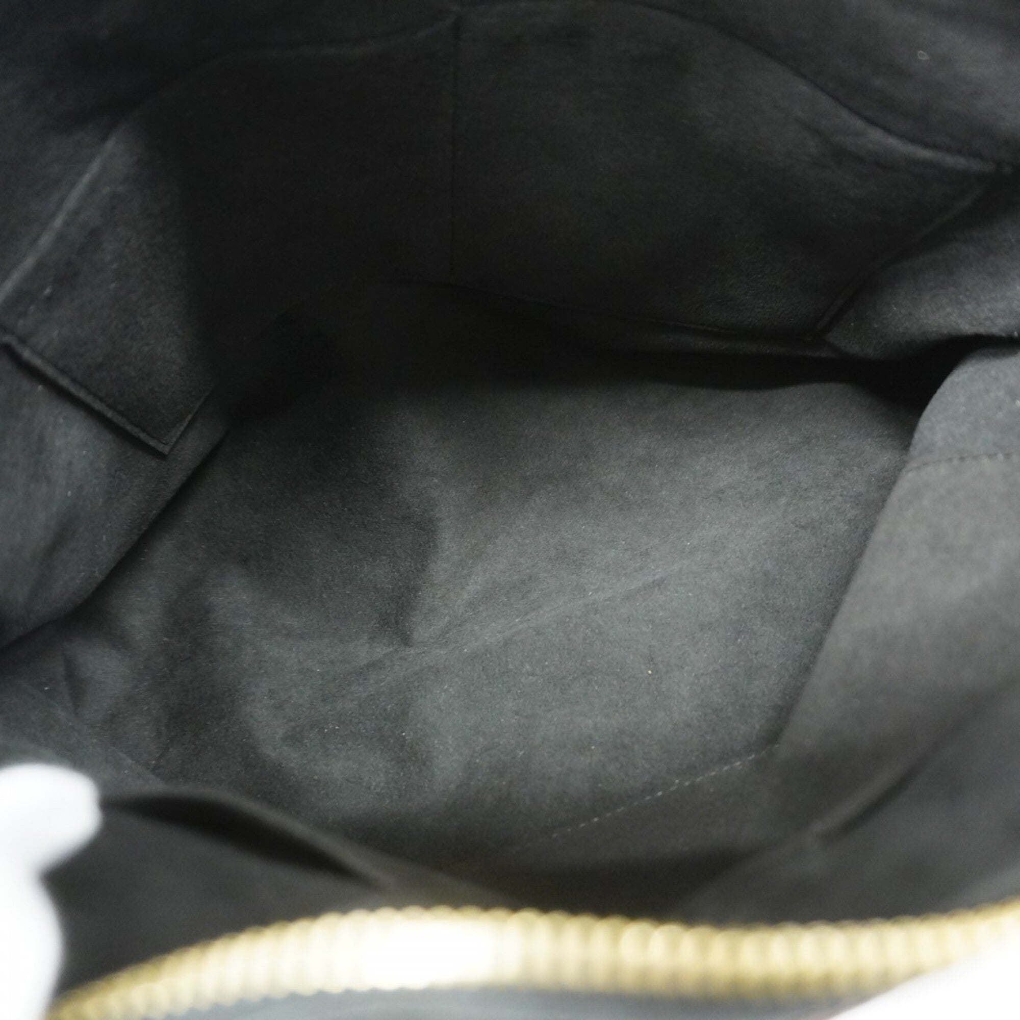 Louis Vuitton Noir Handbag (Pre-Owned)