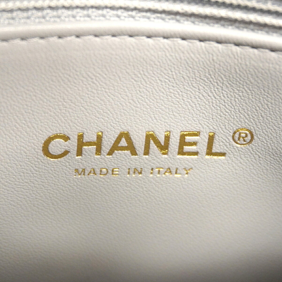 Chanel Gray Leather Shoulder Bag (Pre-Owned)