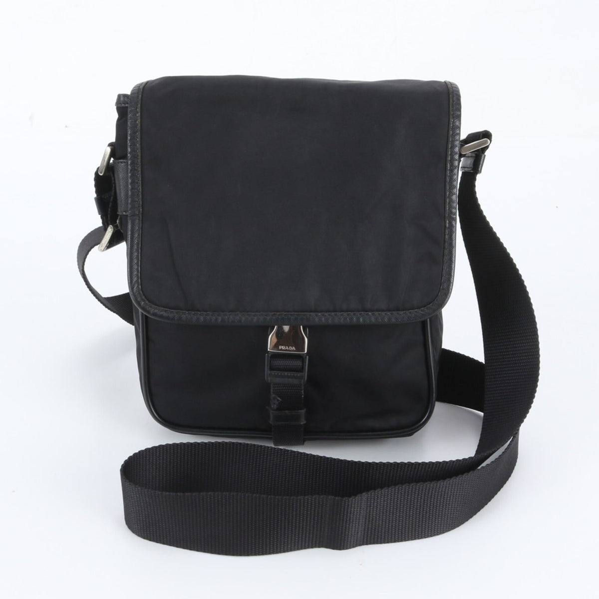 Prada Black Leather Nylon Messenger Bag Shoulder Bag (Pre-Owned)