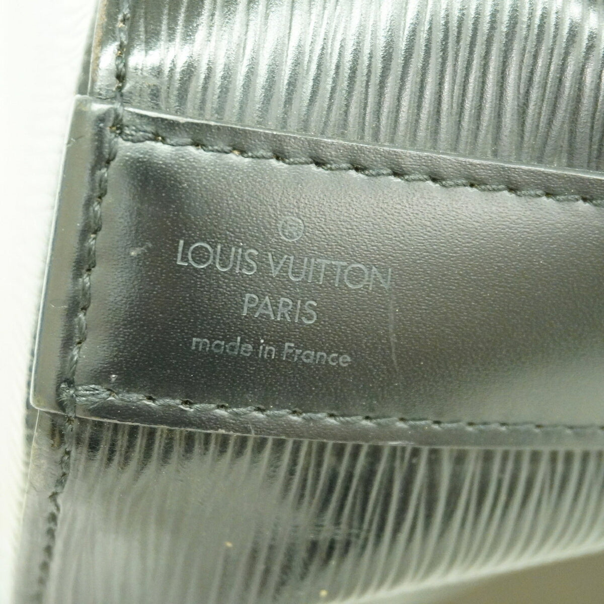 Louis Vuitton Noir Shoulder Bag (Pre-Owned)