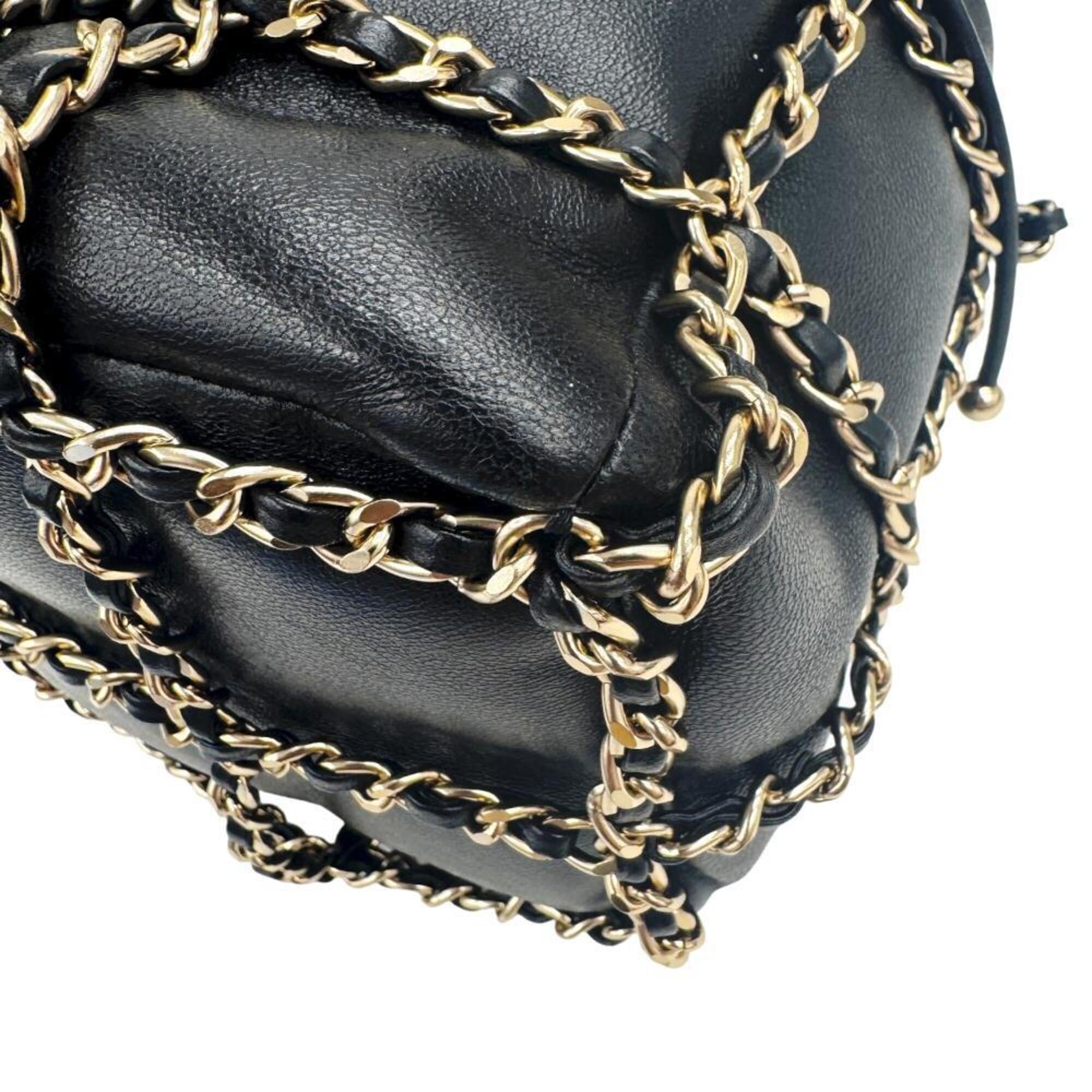 Chanel Black Leather Shoulder Bag (Pre-Owned)