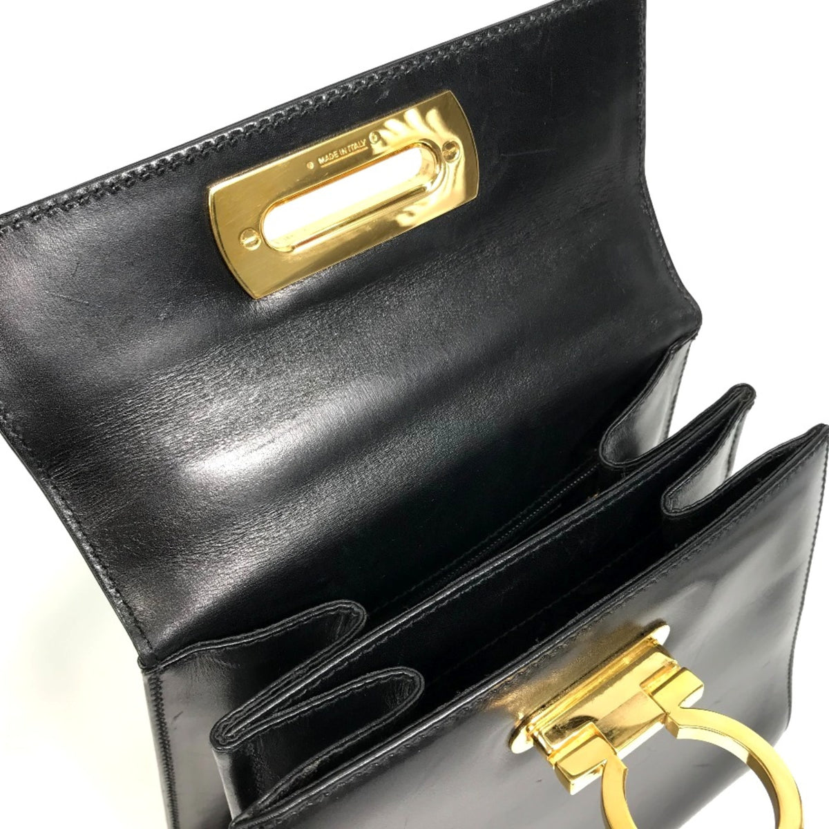 Salvatore Ferragamo Black Leather Shoulder Bag (Pre-Owned)