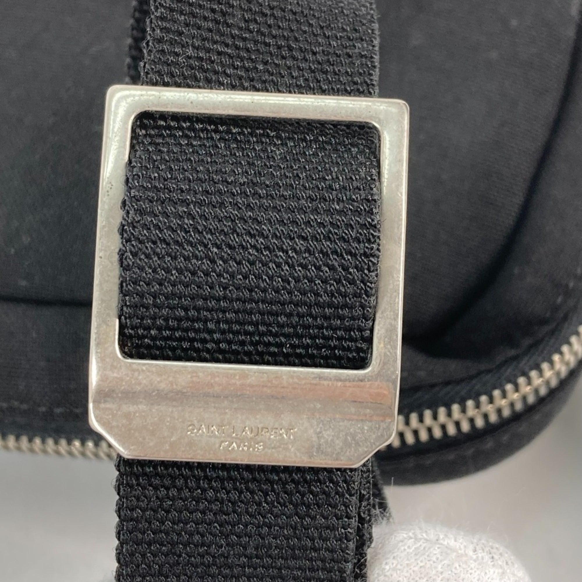 Saint Laurent Black Leather Shoulder Bag (Pre-Owned)