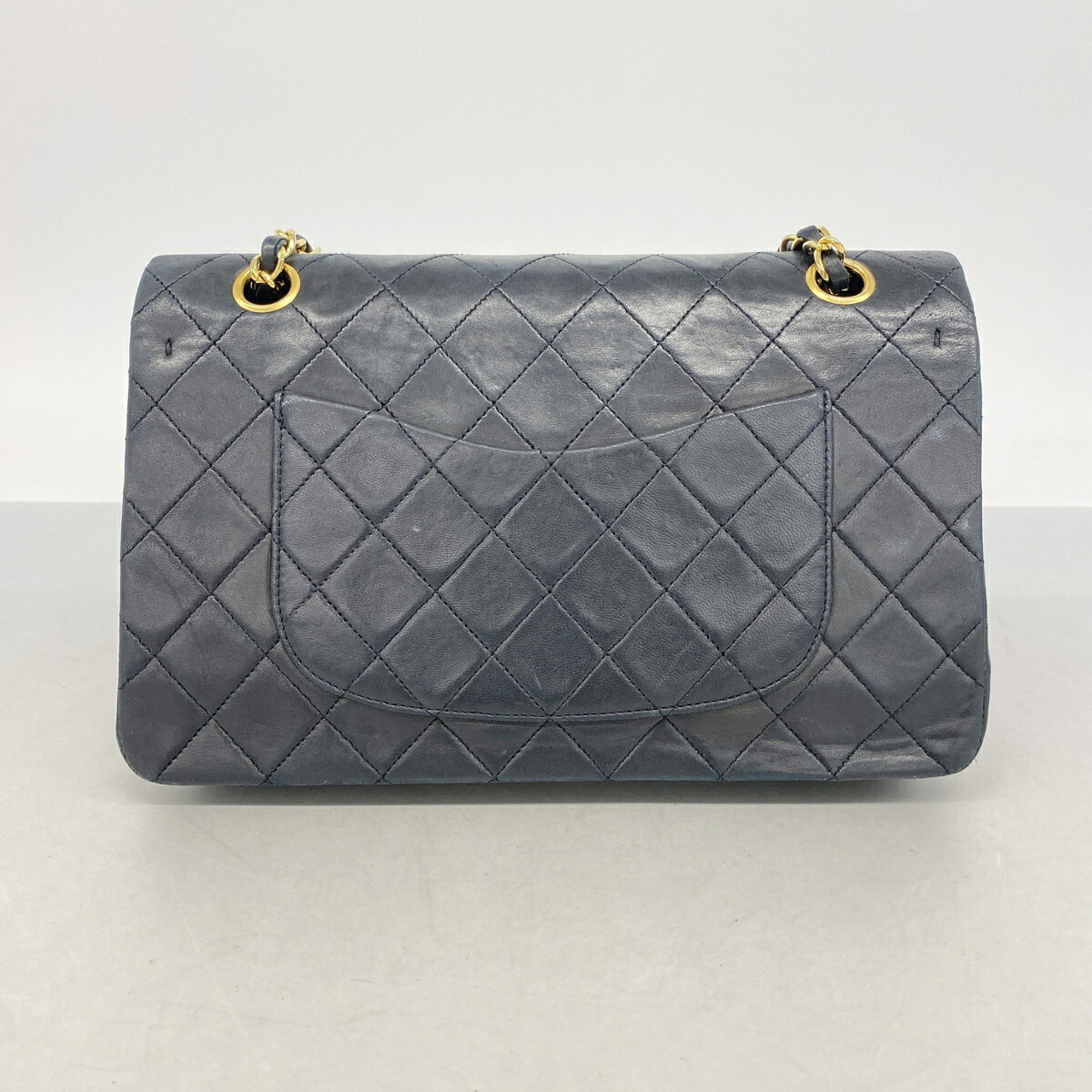 Chanel Black Leather Shoulder Bag (Pre-Owned)