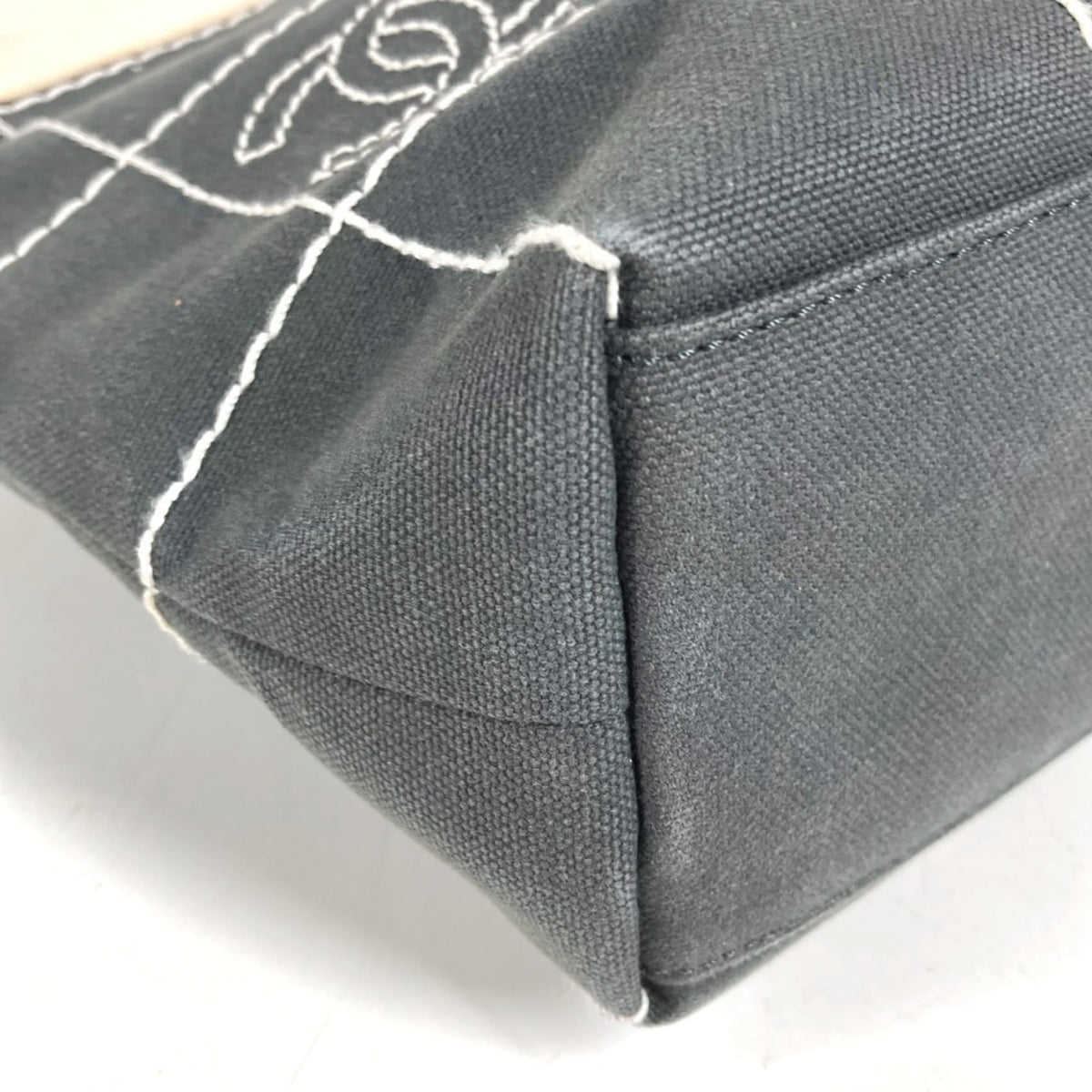 Chanel Gray White Canvas Handbag Tote Bag (Pre-Owned)