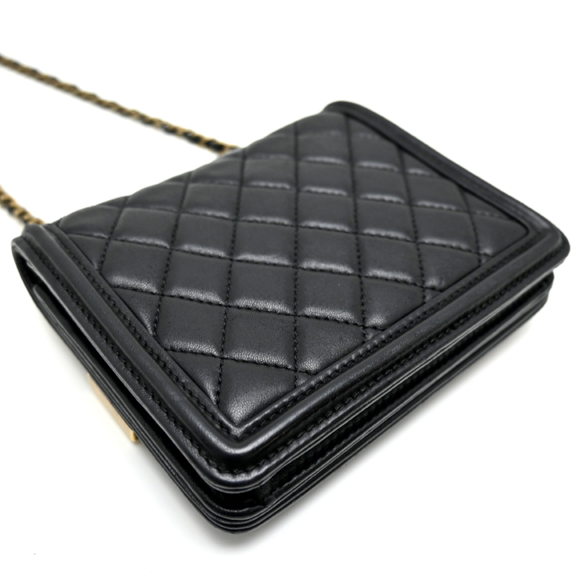 Chanel Black Leather Shoulder Bag (Pre-Owned)