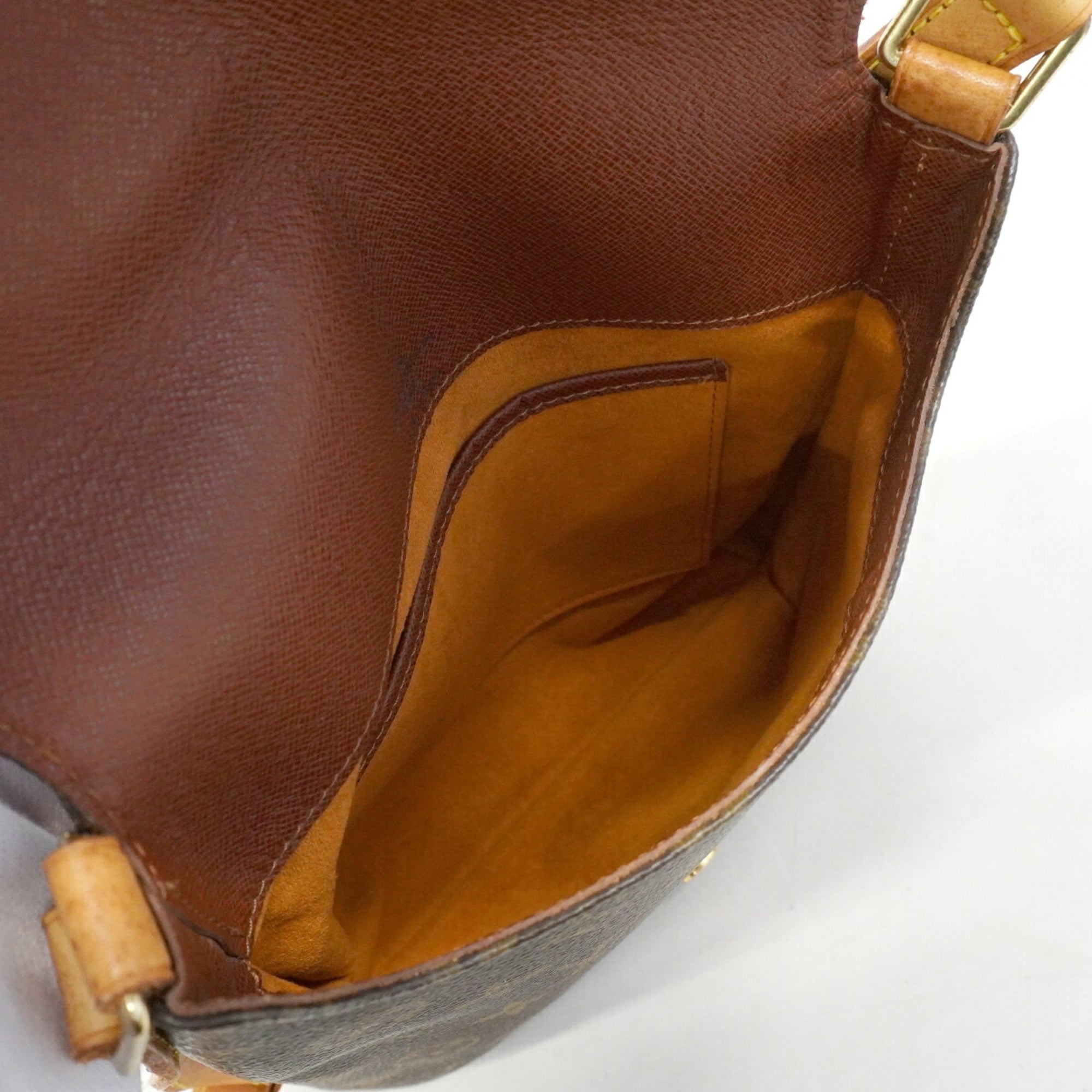 Louis Vuitton Brown Shoulder Bag (Pre-Owned)