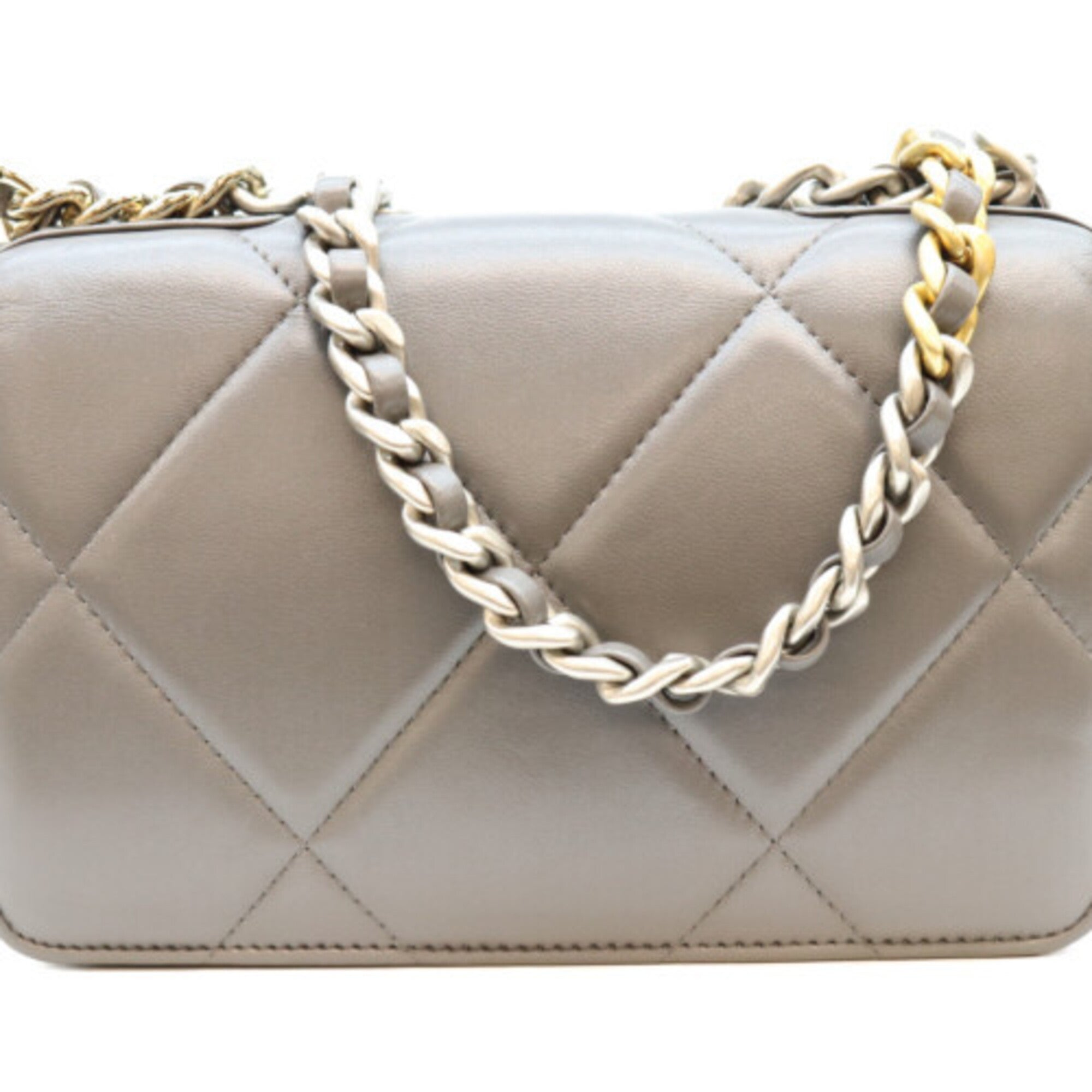 Chanel Gray Leather Shoulder Bag (Pre-Owned)