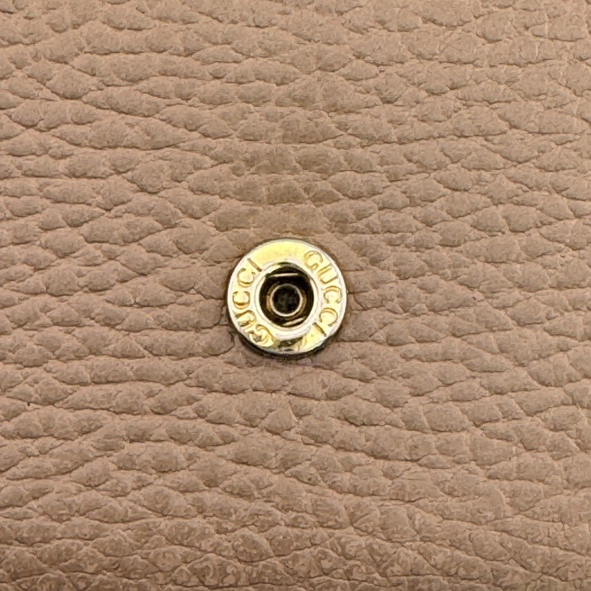 Gucci Beige Leather Long Wallet (Bi-Fold) (Pre-Owned)