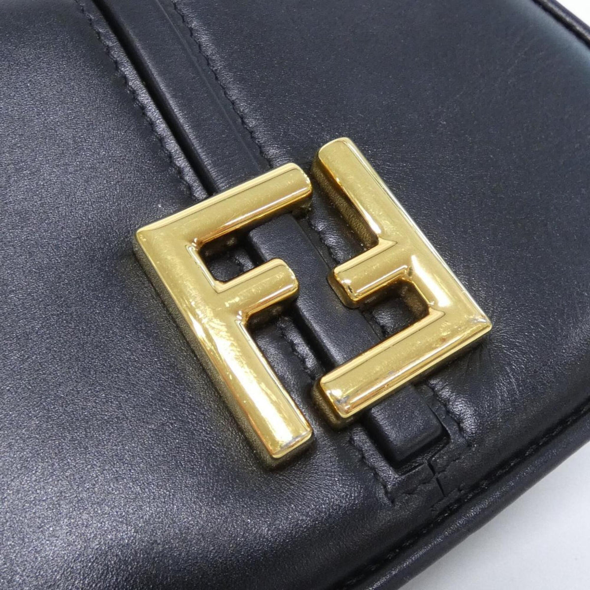 Fendi Black Leather Shoulder Bag (Pre-Owned)