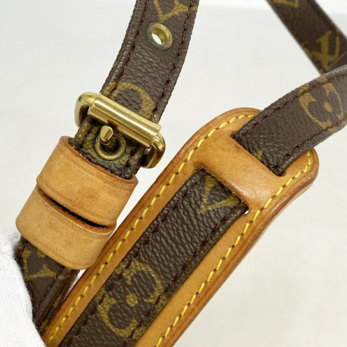 Louis Vuitton Brown Shoulder Bag (Pre-Owned)