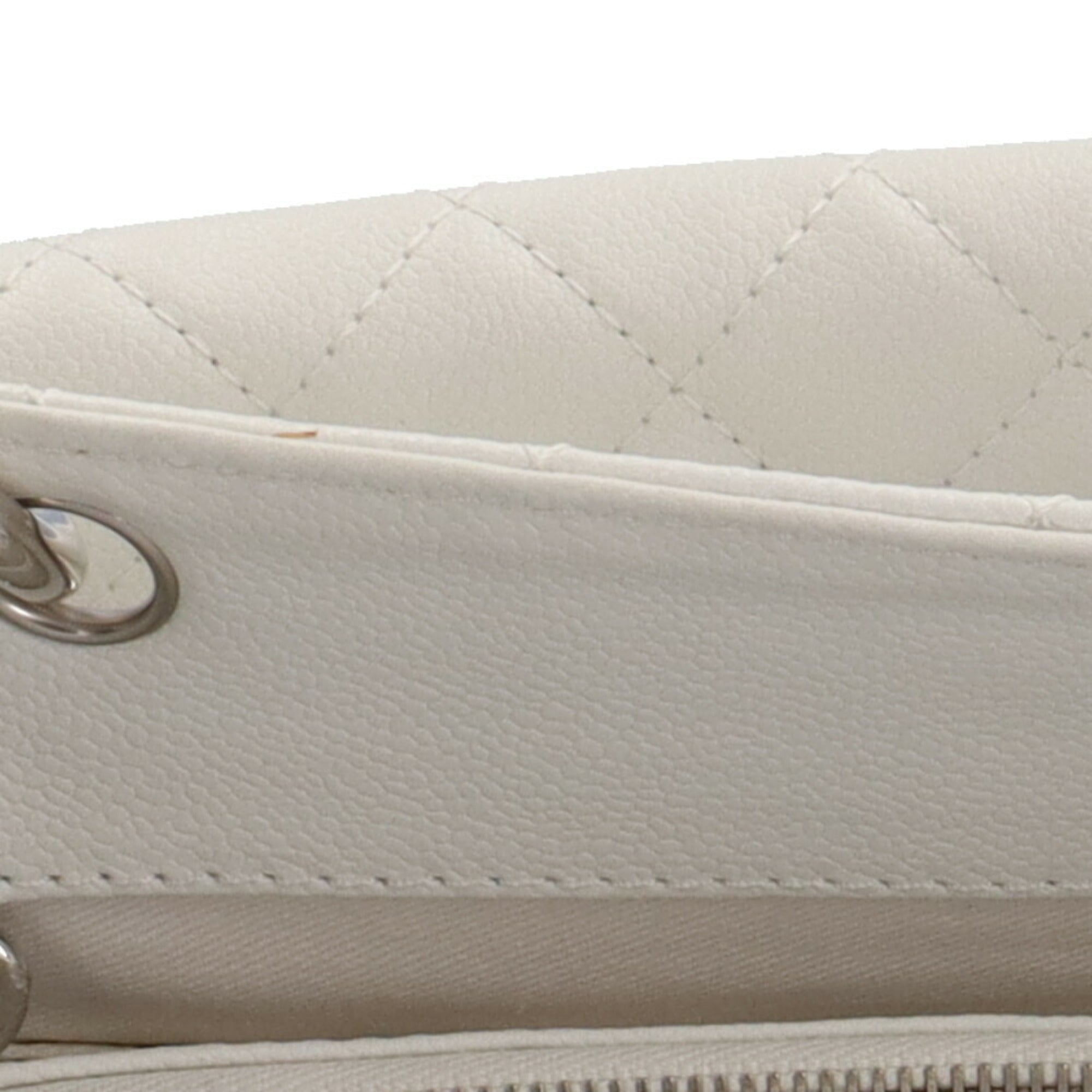 Chanel White Caviar Leather Shoulder Bag (Pre-Owned)