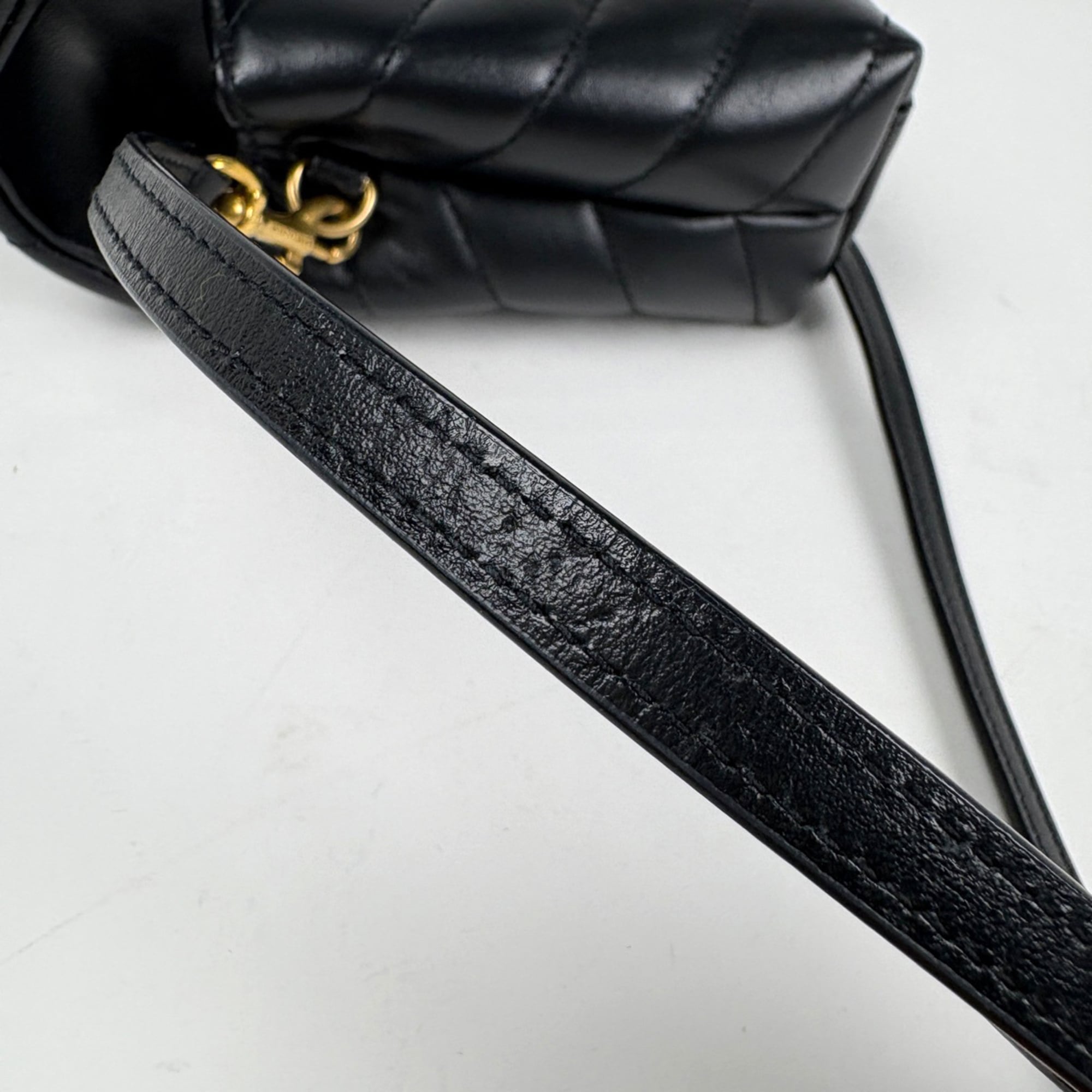 Yves Saint Laurent Black Leather Shoulder Bag (Pre-Owned)