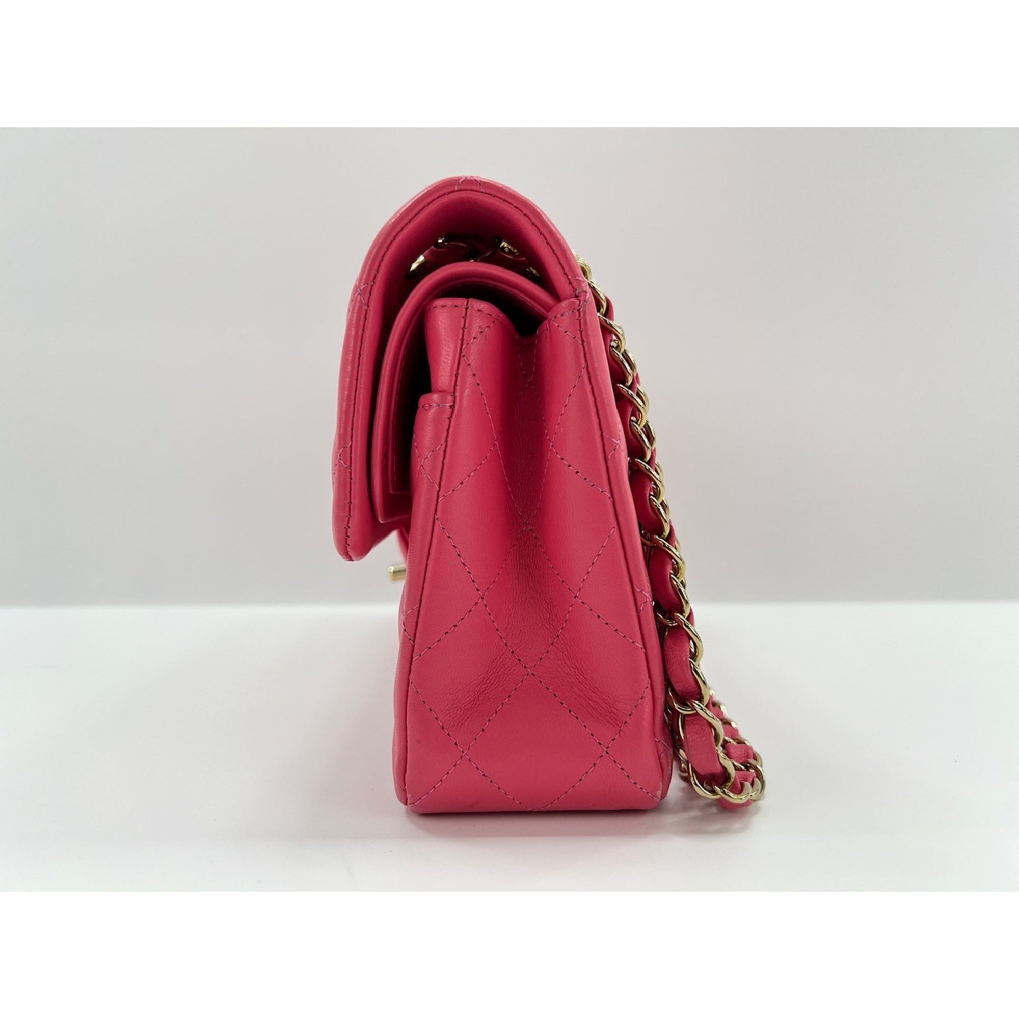 Chanel Matelasse Pink Shoulder Bag (Pre-Owned)
