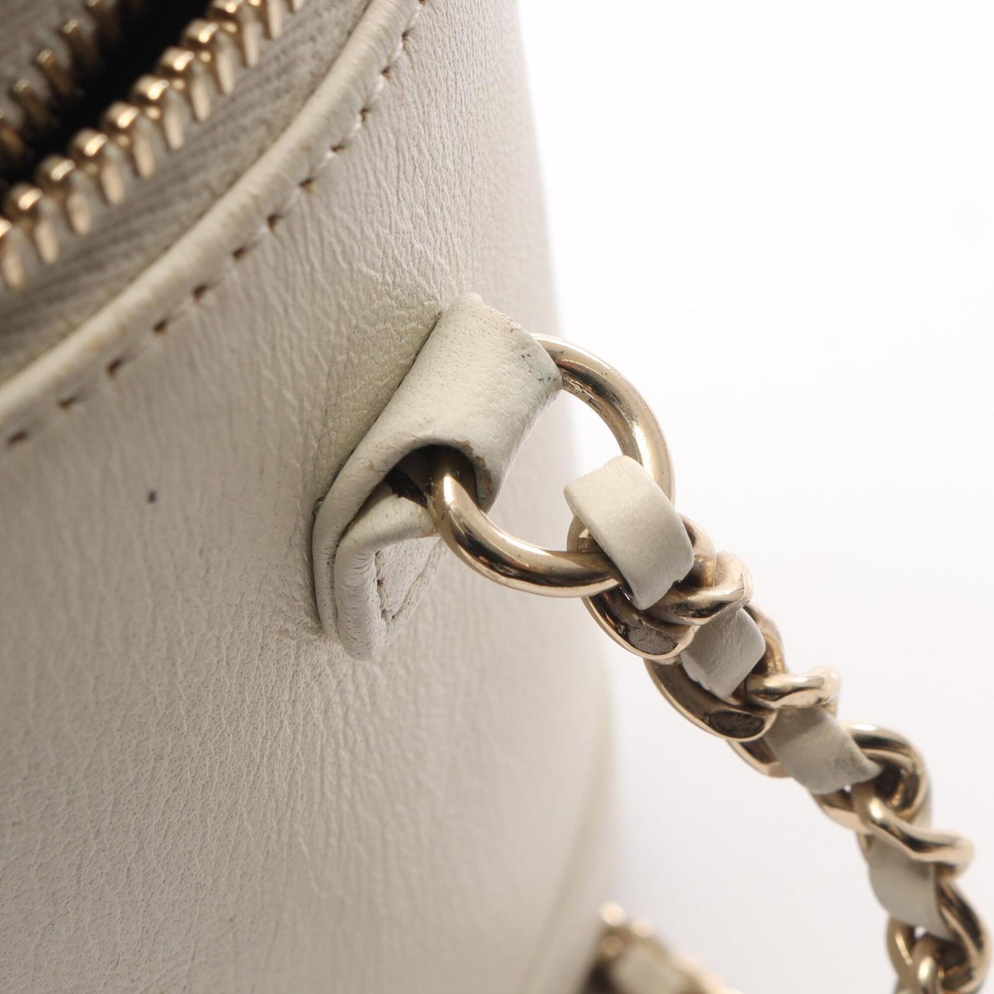 Chanel White Leather Handbag Vanity Bag (Pre-Owned)