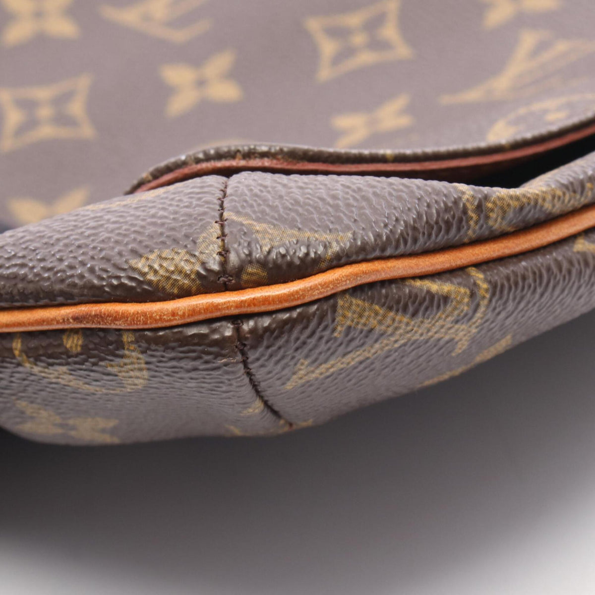 Louis Vuitton Brown Coated Canvas Leather Handbag Shoulder Bag (Pre-Owned)