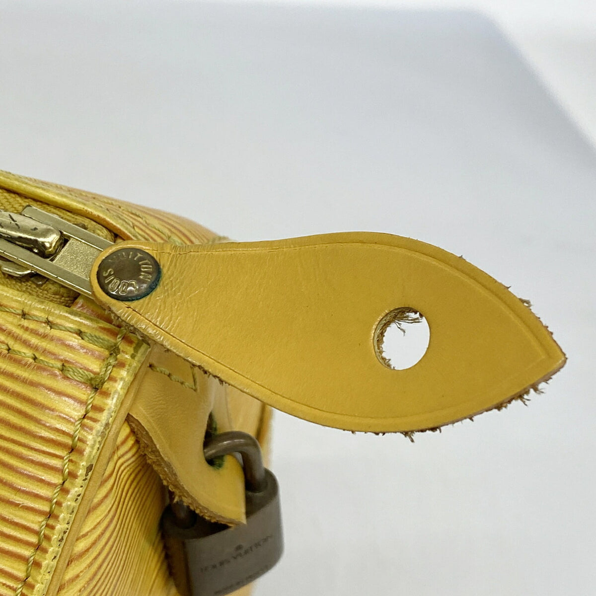 Louis Vuitton Jaune Handbag (Pre-Owned)