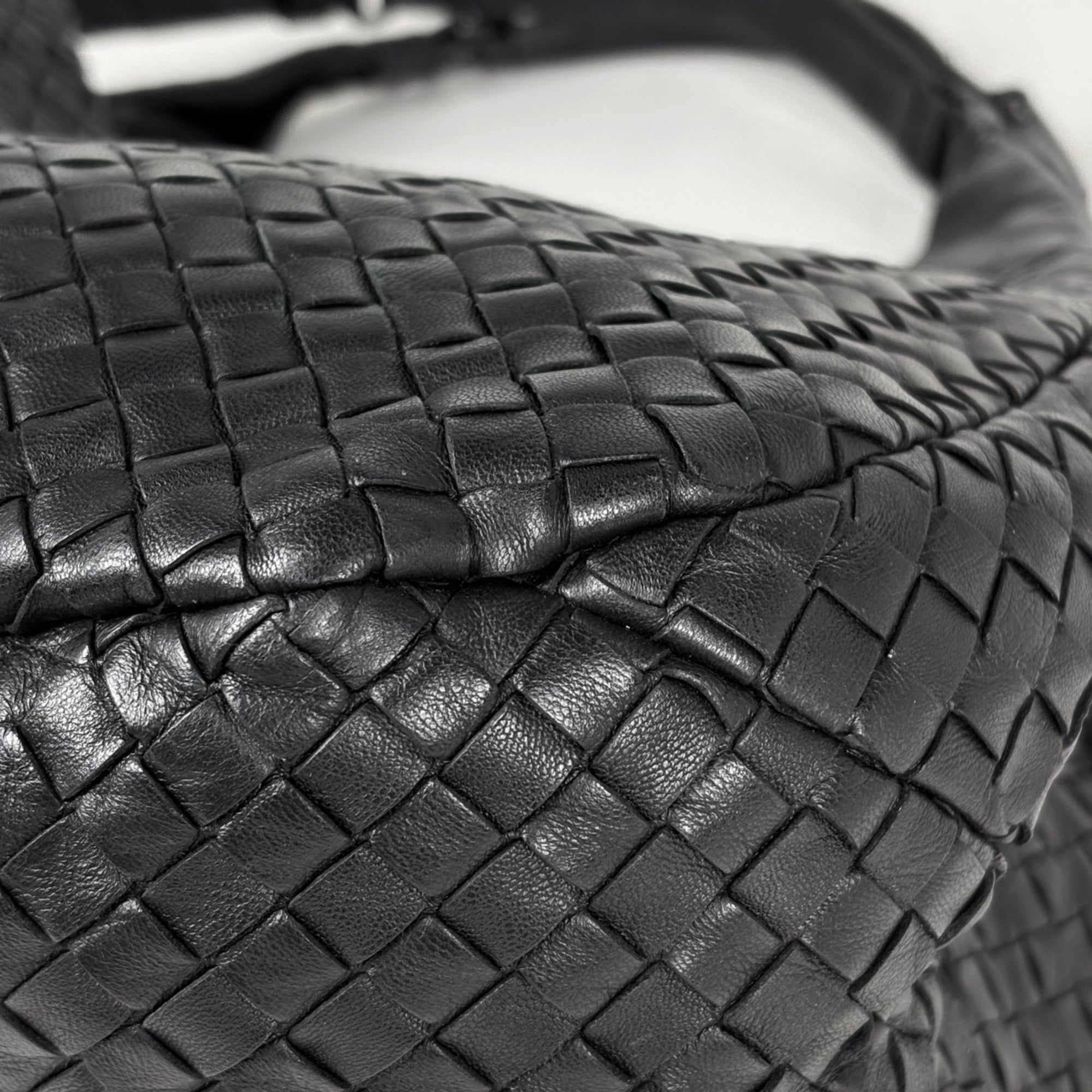 Bottega Veneta Intrecciato Black Leather Shoulder Bag (Pre-Owned)