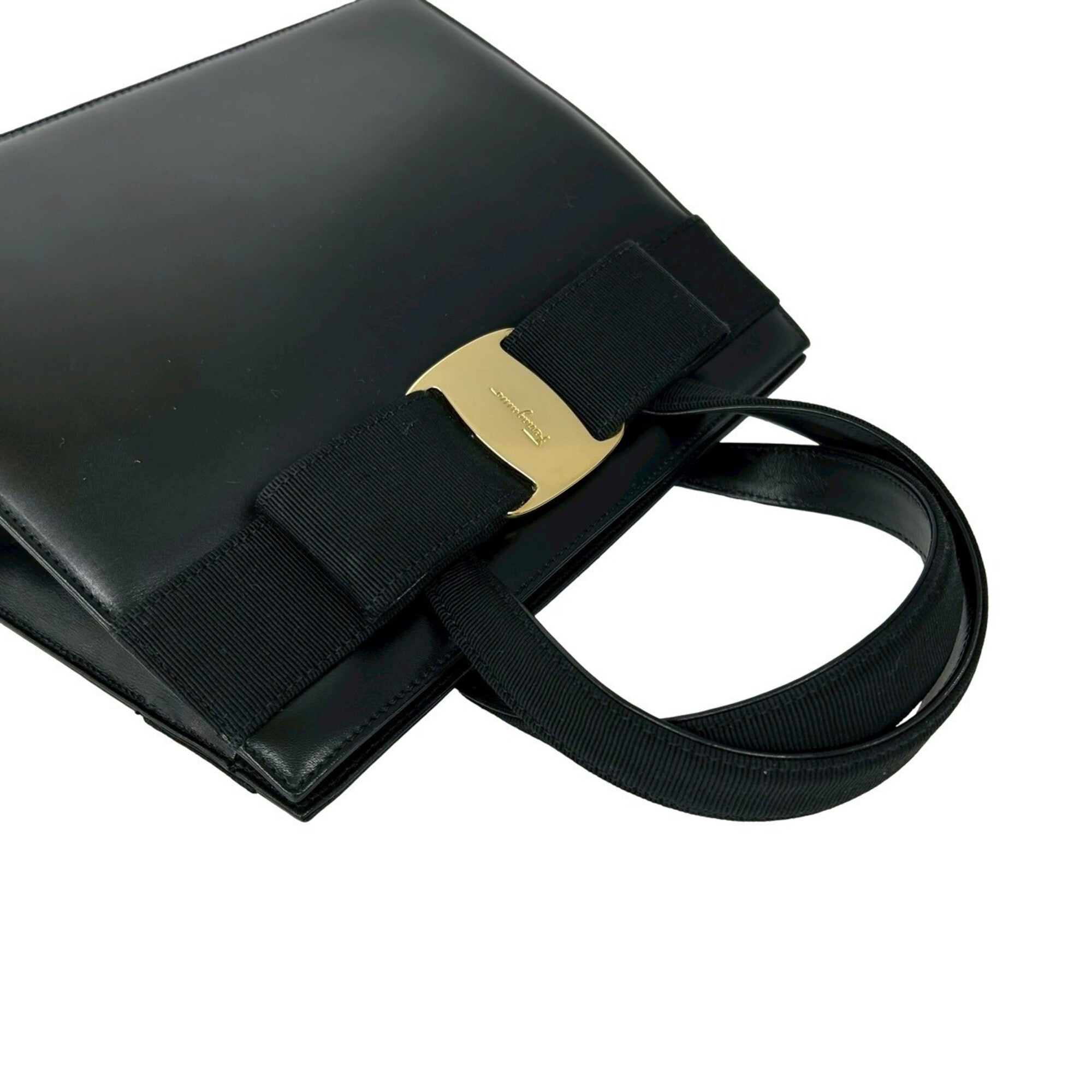 Salvatore Ferragamo Black Leather Shoulder Bag (Pre-Owned)