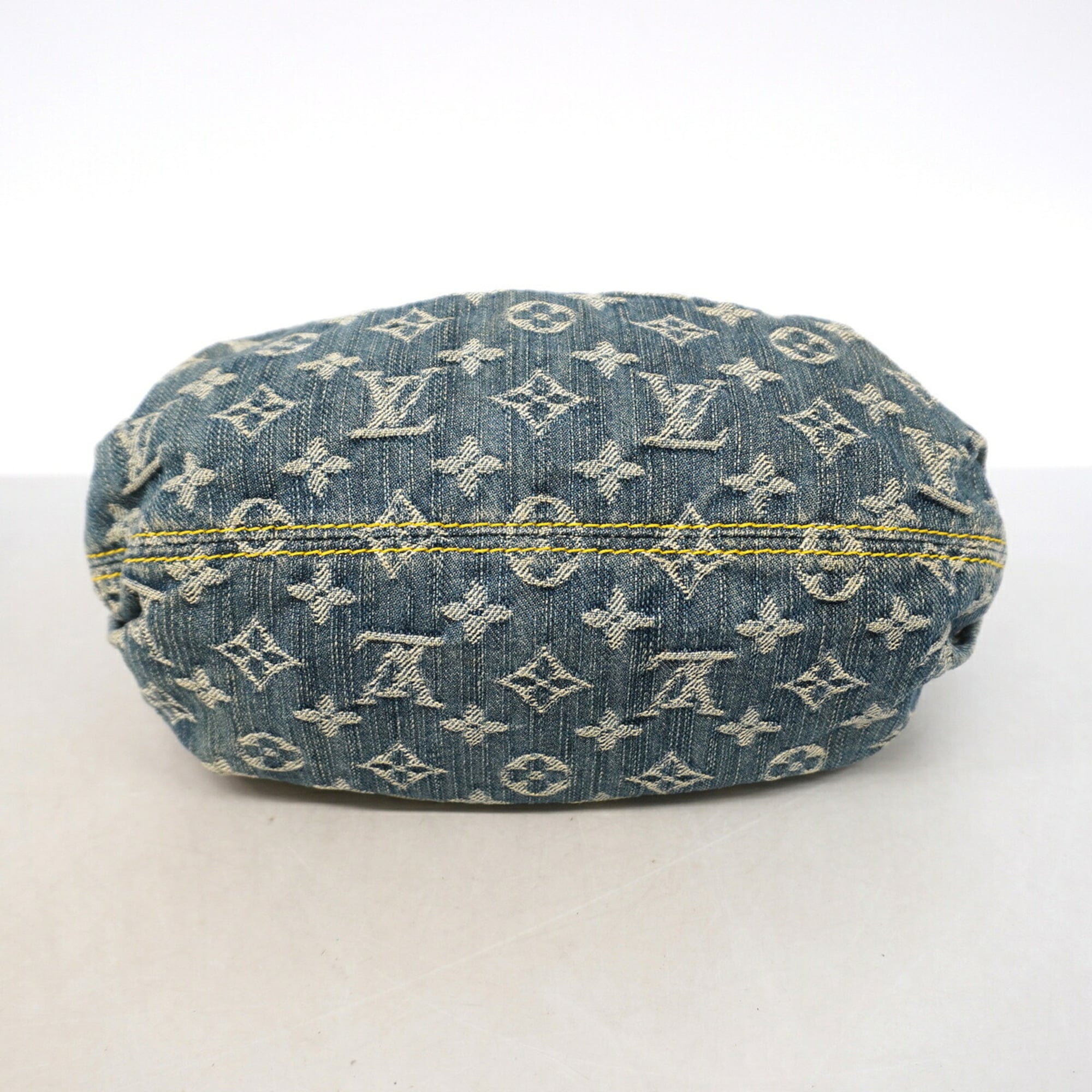 Louis Vuitton Blue Handbag (Pre-Owned)