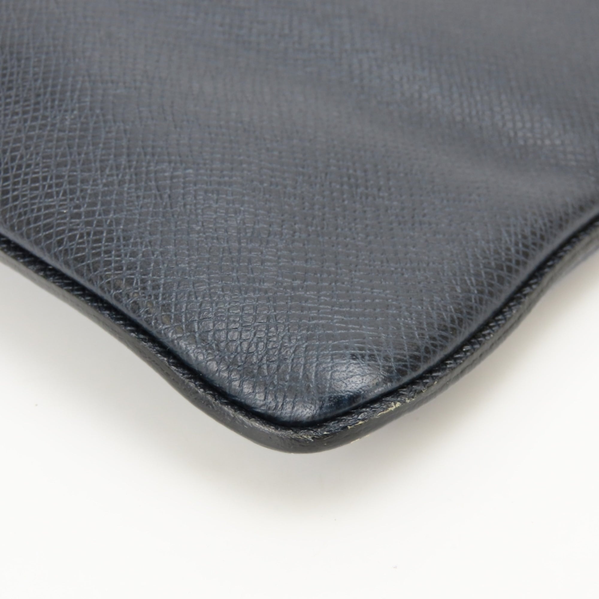 Louis Vuitton Dark Navy Taiga Leather Shoulder Bag (Pre-Owned)