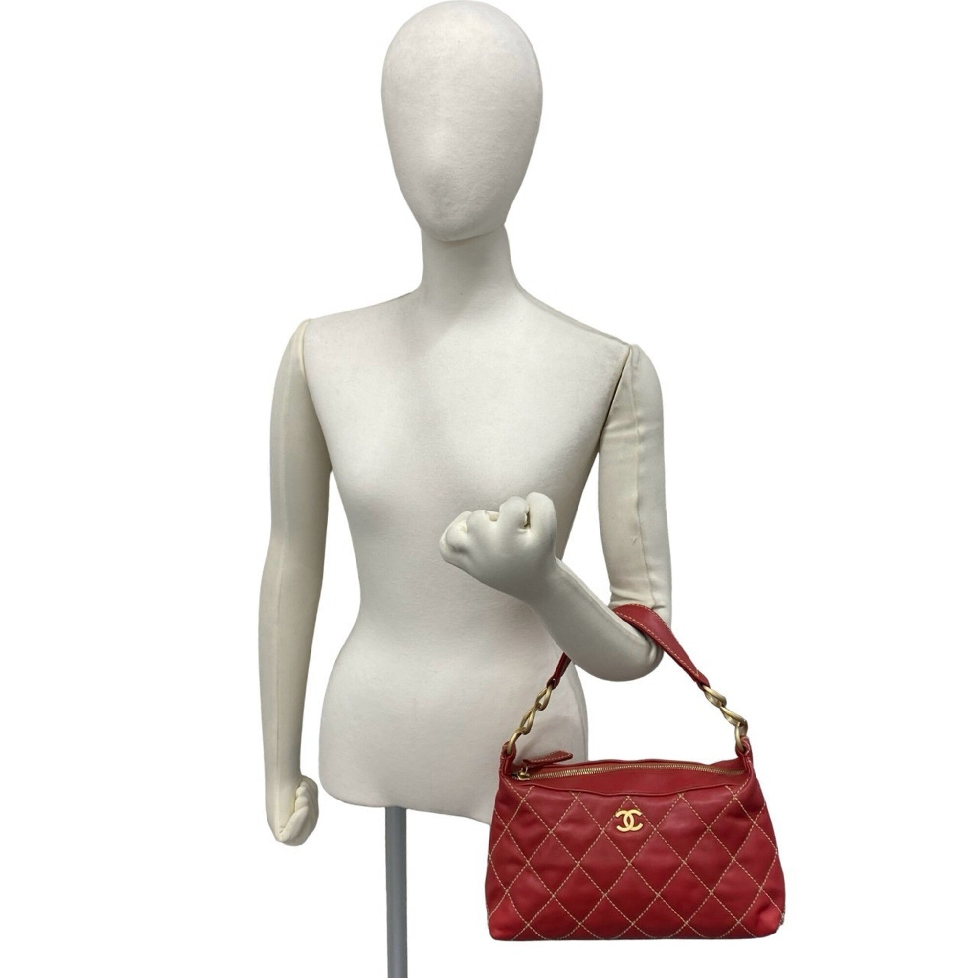 Chanel Red Color Leather Handbag (Pre-Owned)