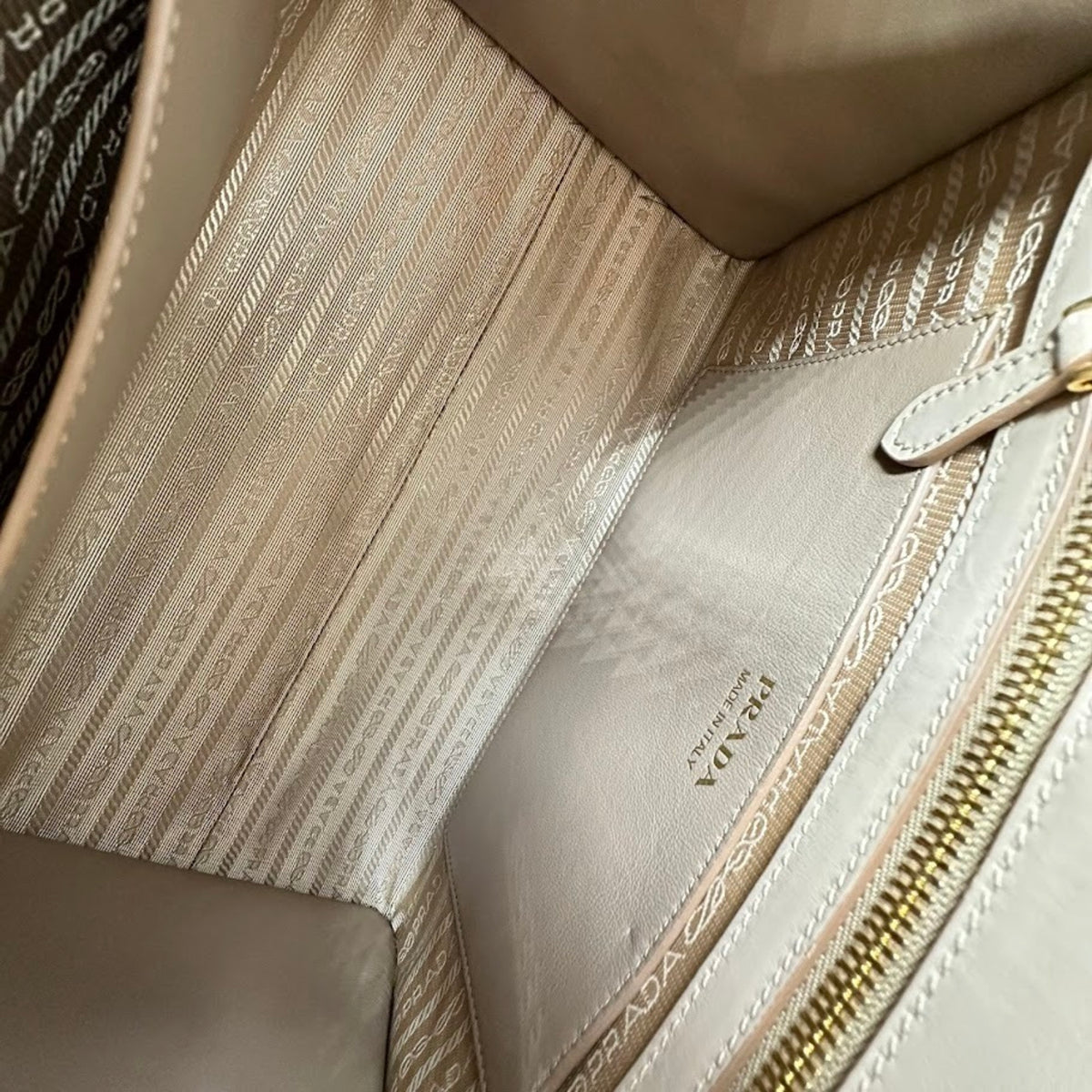 Prada Saffiano Leather Handbag (Pre-Owned)