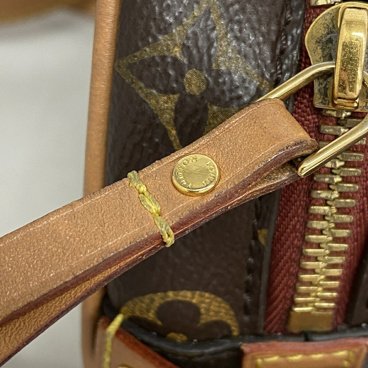 Louis Vuitton Brown Shoulder Bag (Pre-Owned)