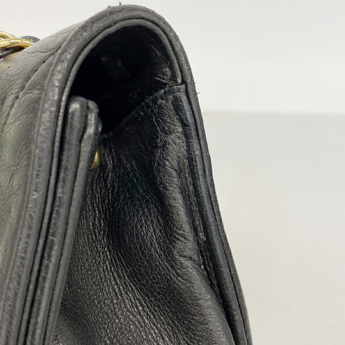 Chanel Black Leather Shoulder Bag (Pre-Owned)