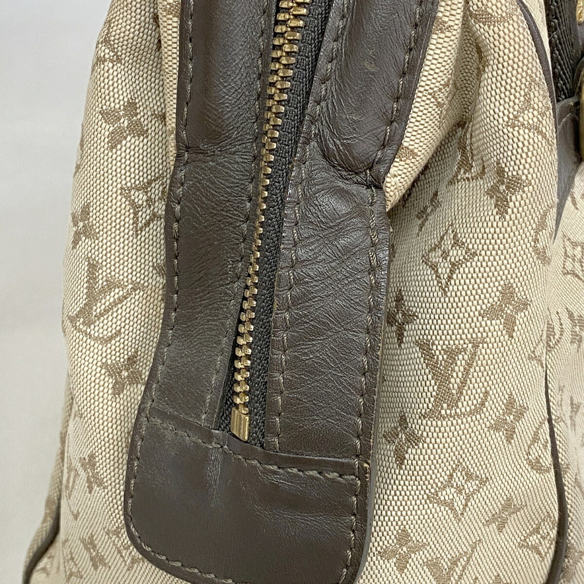 Louis Vuitton Khaki Handbag (Pre-Owned)