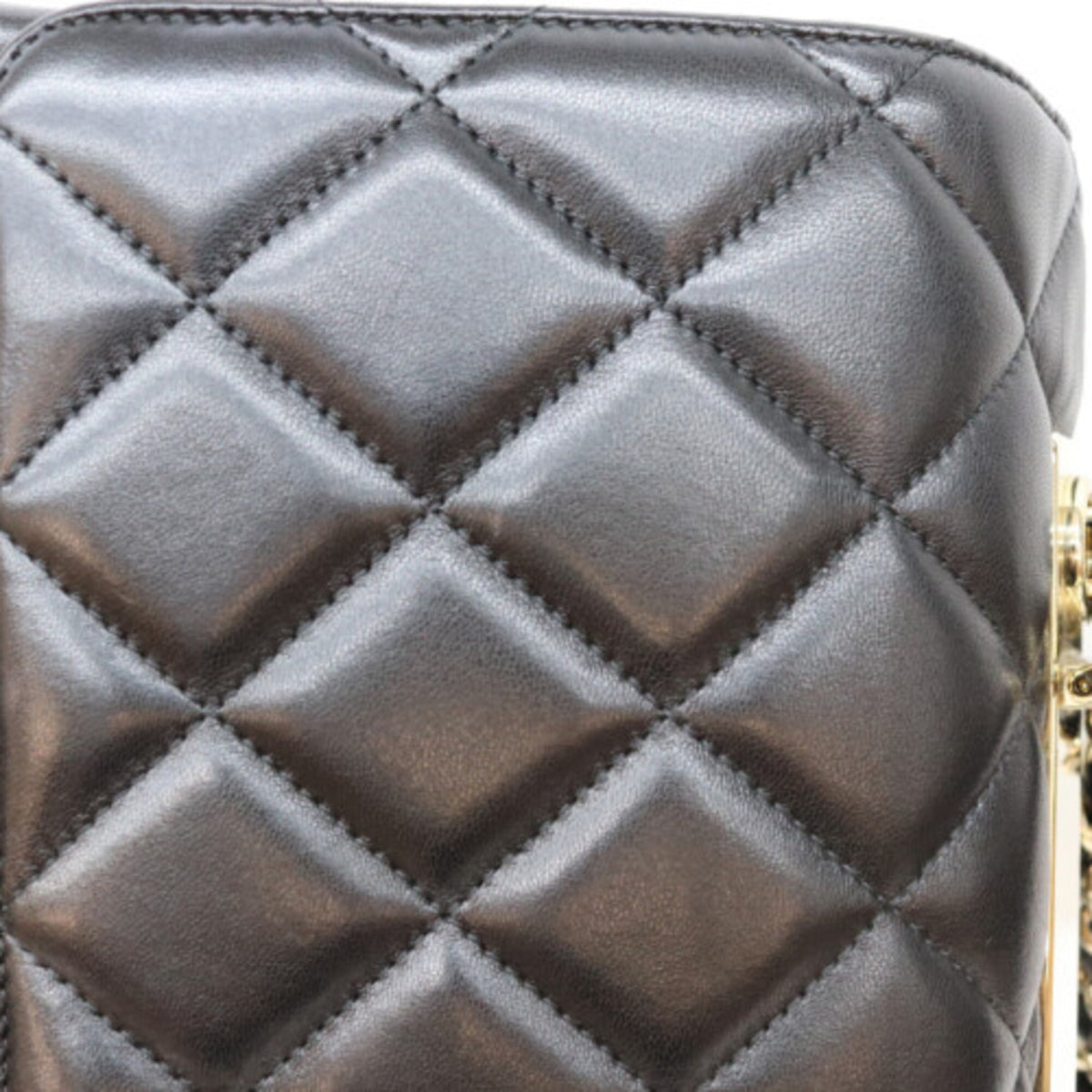 Chanel Black Leather Shoulder Bag (Pre-Owned)