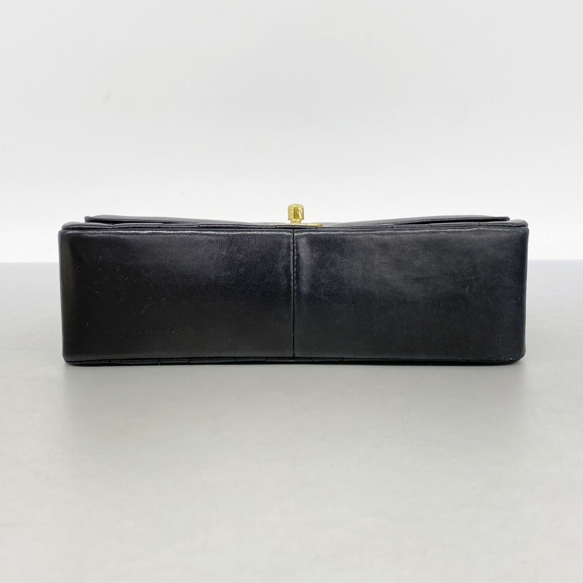 Chanel Black Leather Shoulder Bag (Pre-Owned)