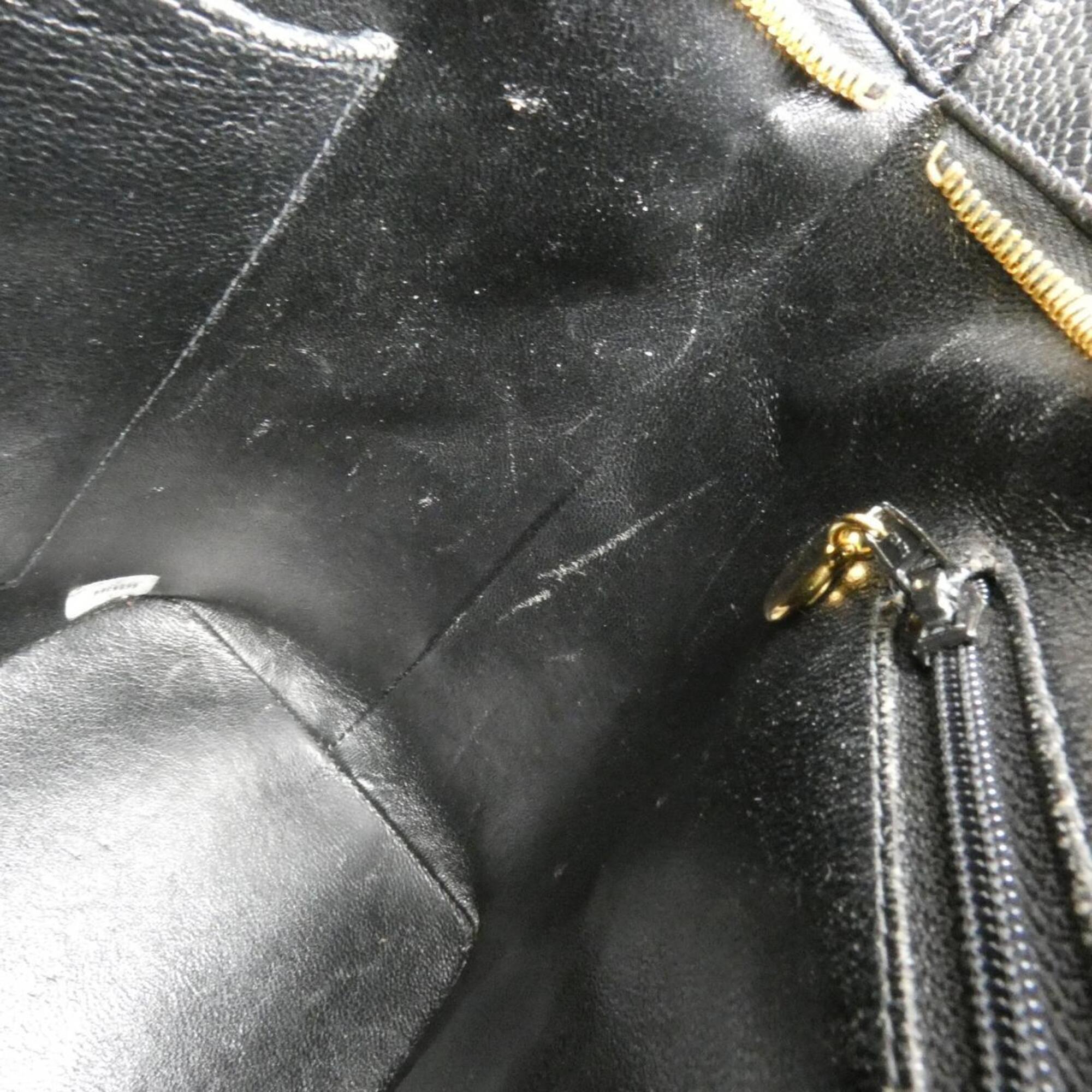 Chanel Black Grained Calfskin Handbag (Pre-Owned)