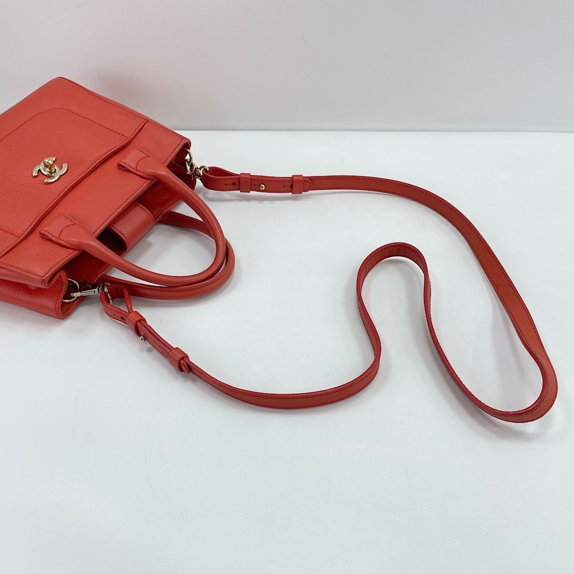Chanel Red Color Handbag (Pre-Owned)