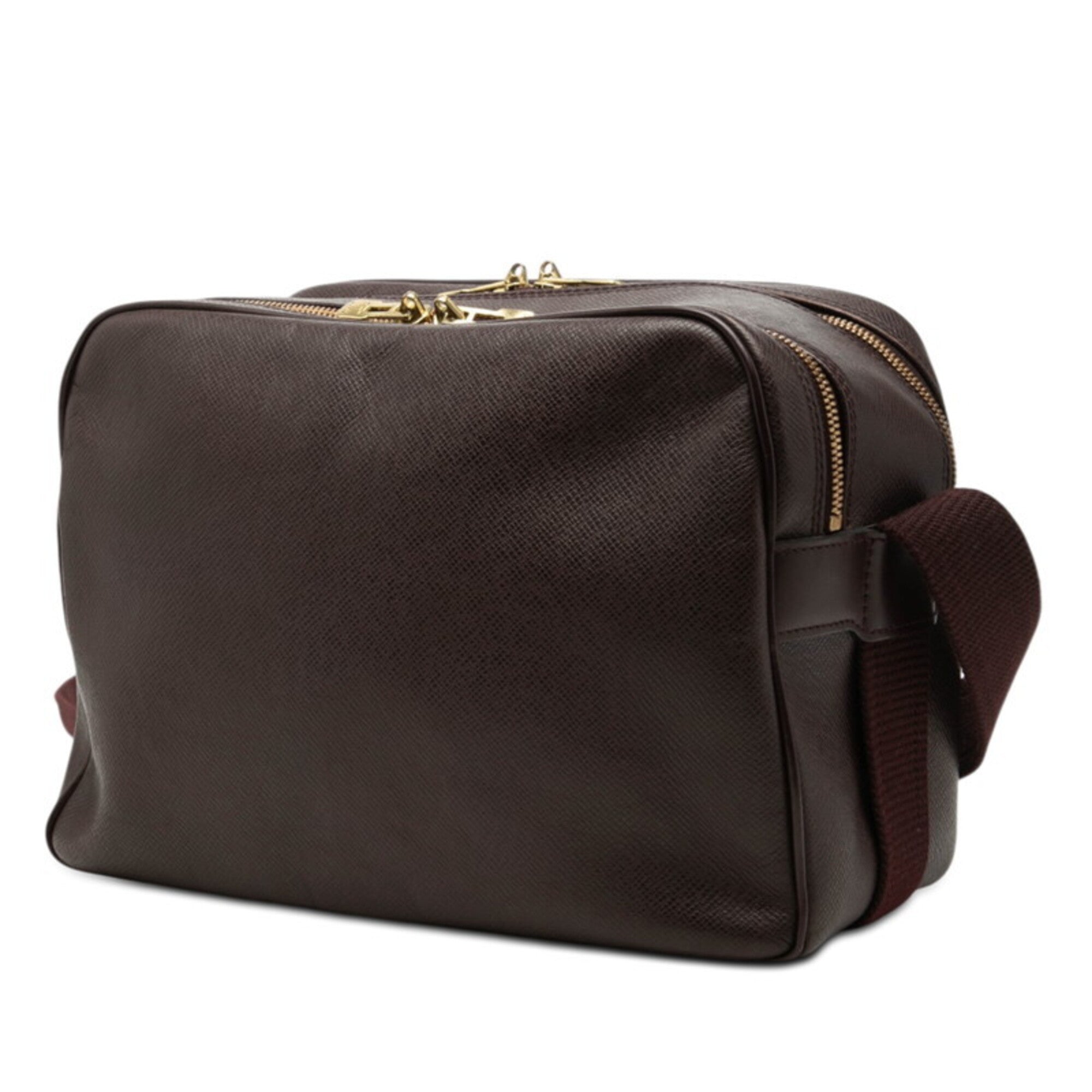 Louis Vuitton Taiga Acajou Wine Leather Shoulder Bag (Pre-Owned)