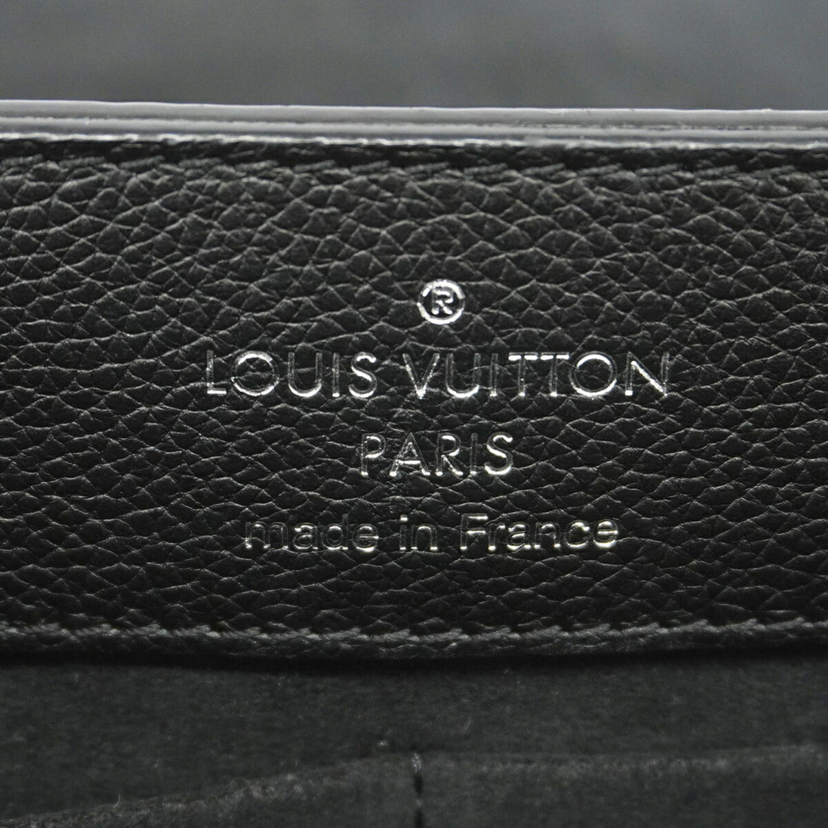 Louis Vuitton Noir Handbag (Pre-Owned)