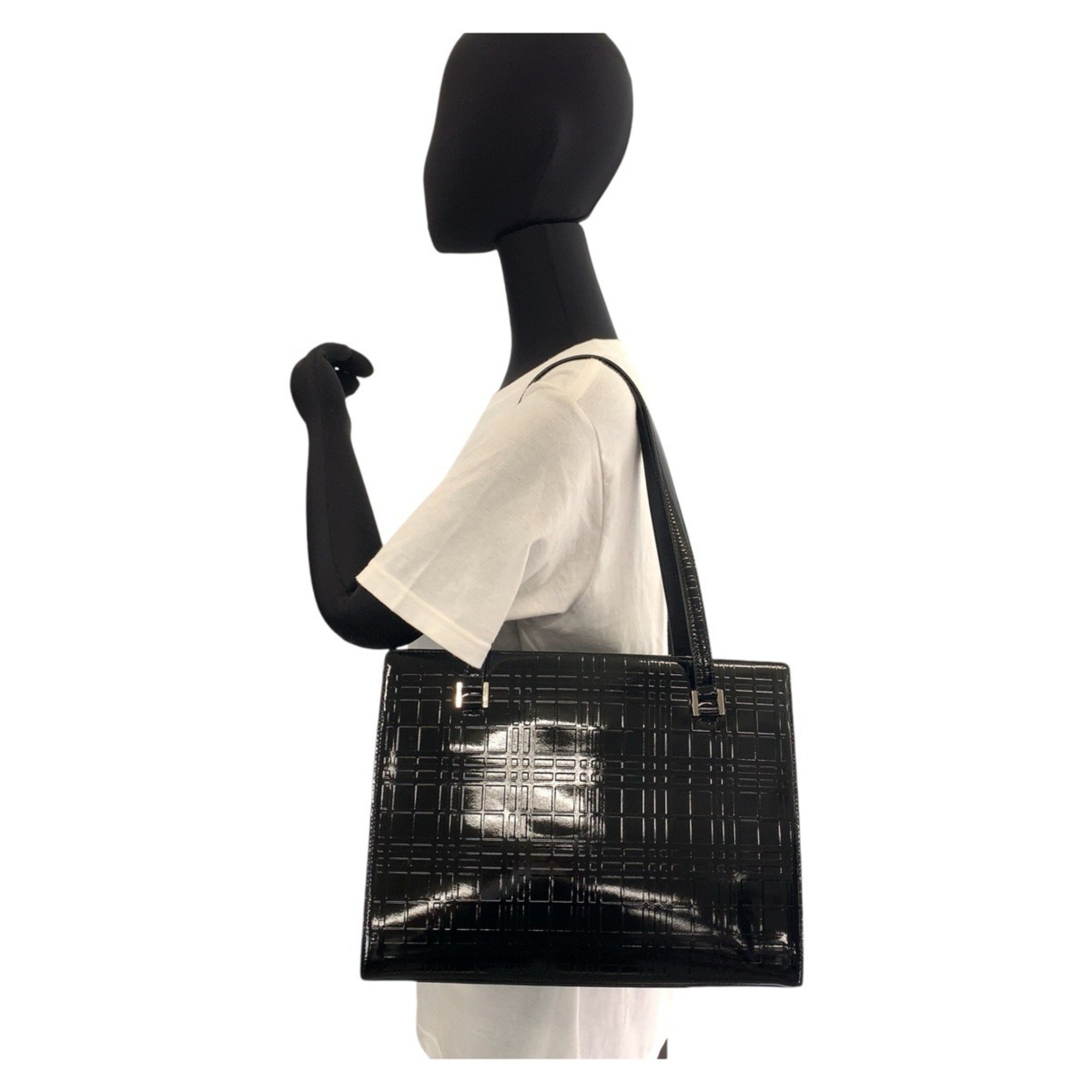 Burberry Black Patent Leather Shoulder Bag (Pre-Owned)