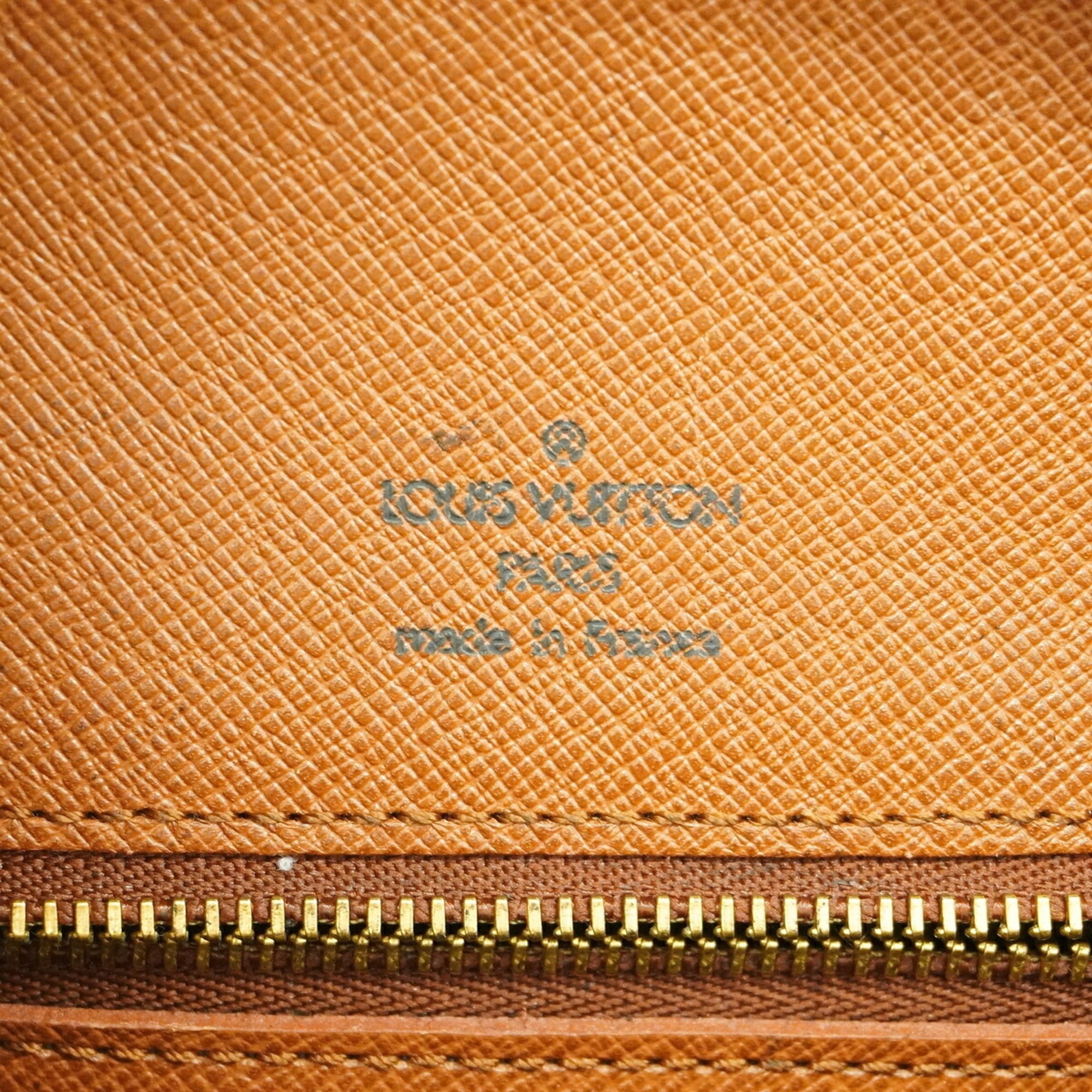 Louis Vuitton Brown Shoulder Bag (Pre-Owned)