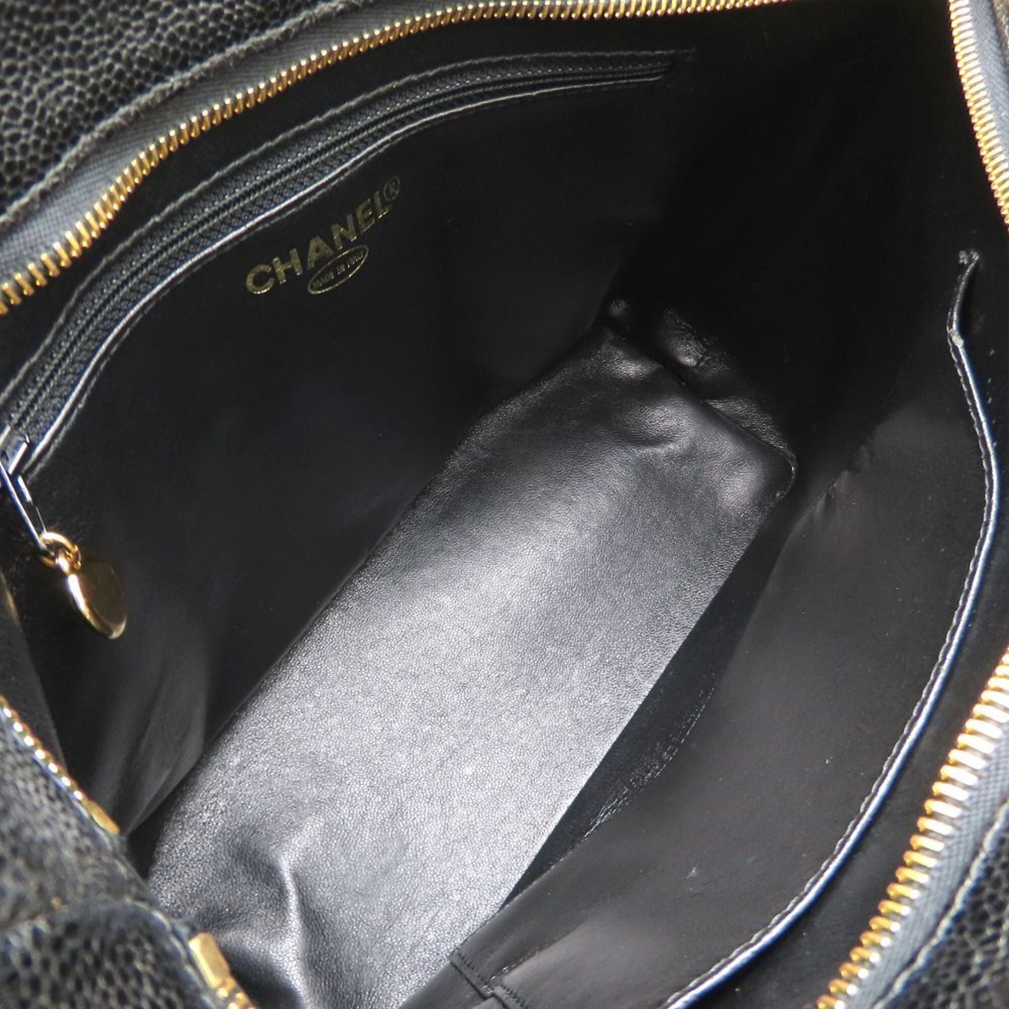 Chanel Black Grained Calfskin Tote Bag (Pre-Owned)