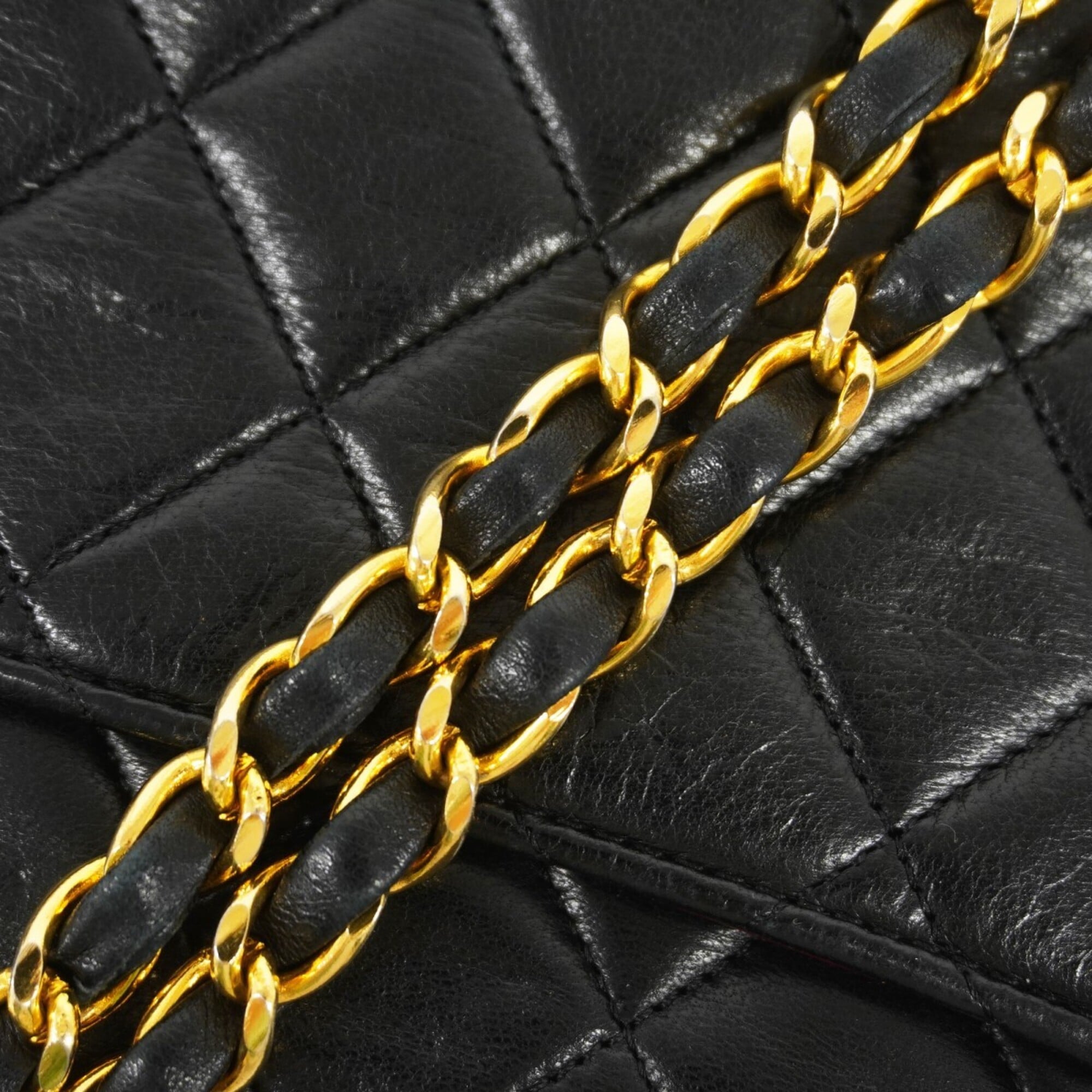 Chanel Black Leather Shoulder Bag (Pre-Owned)