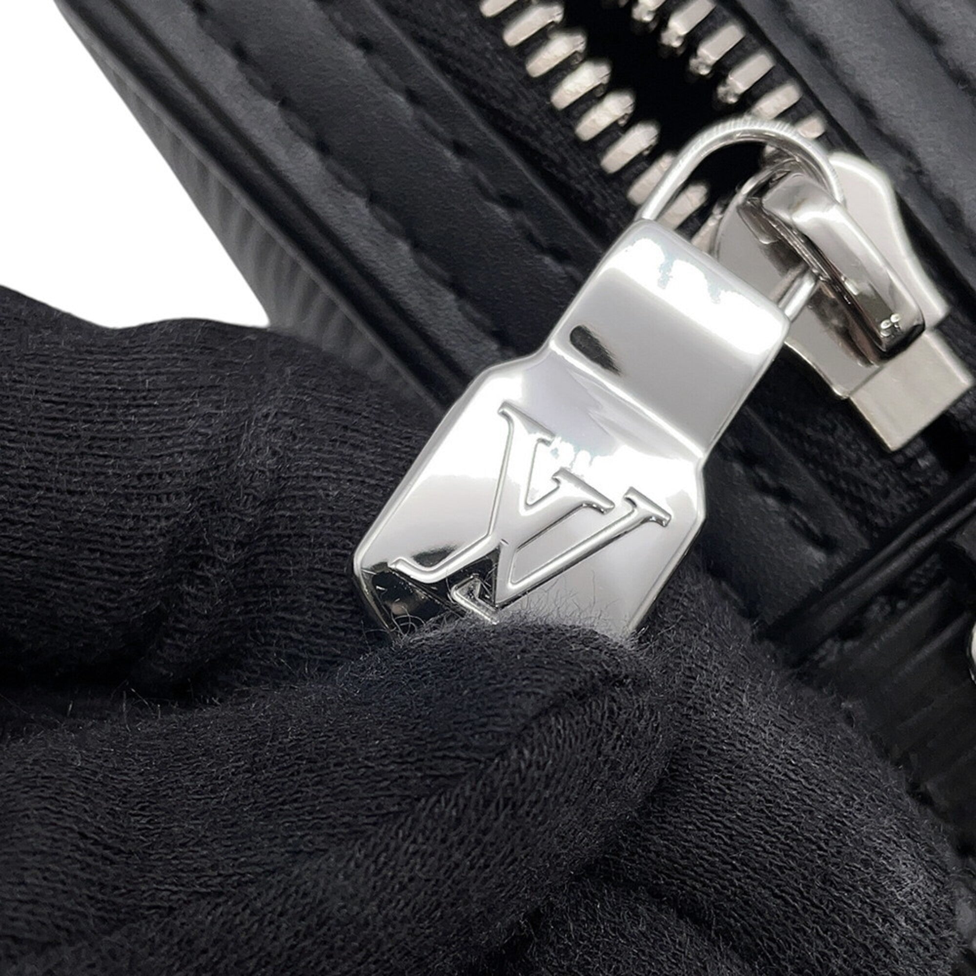 Louis Vuitton Black Noir Leather Handbag Shoulder Bag (Pre-Owned)