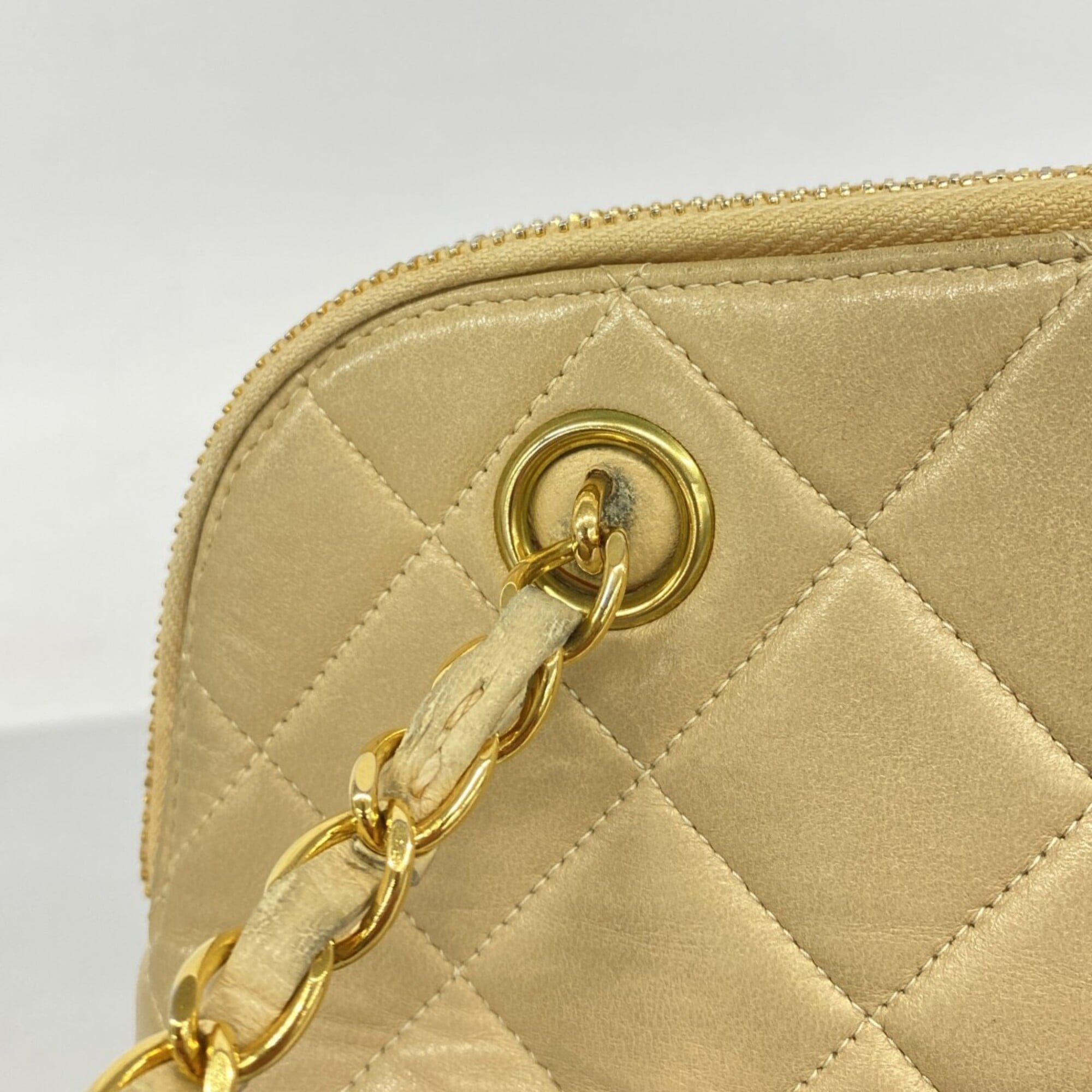 Chanel Beige Leather Shoulder Bag (Pre-Owned)