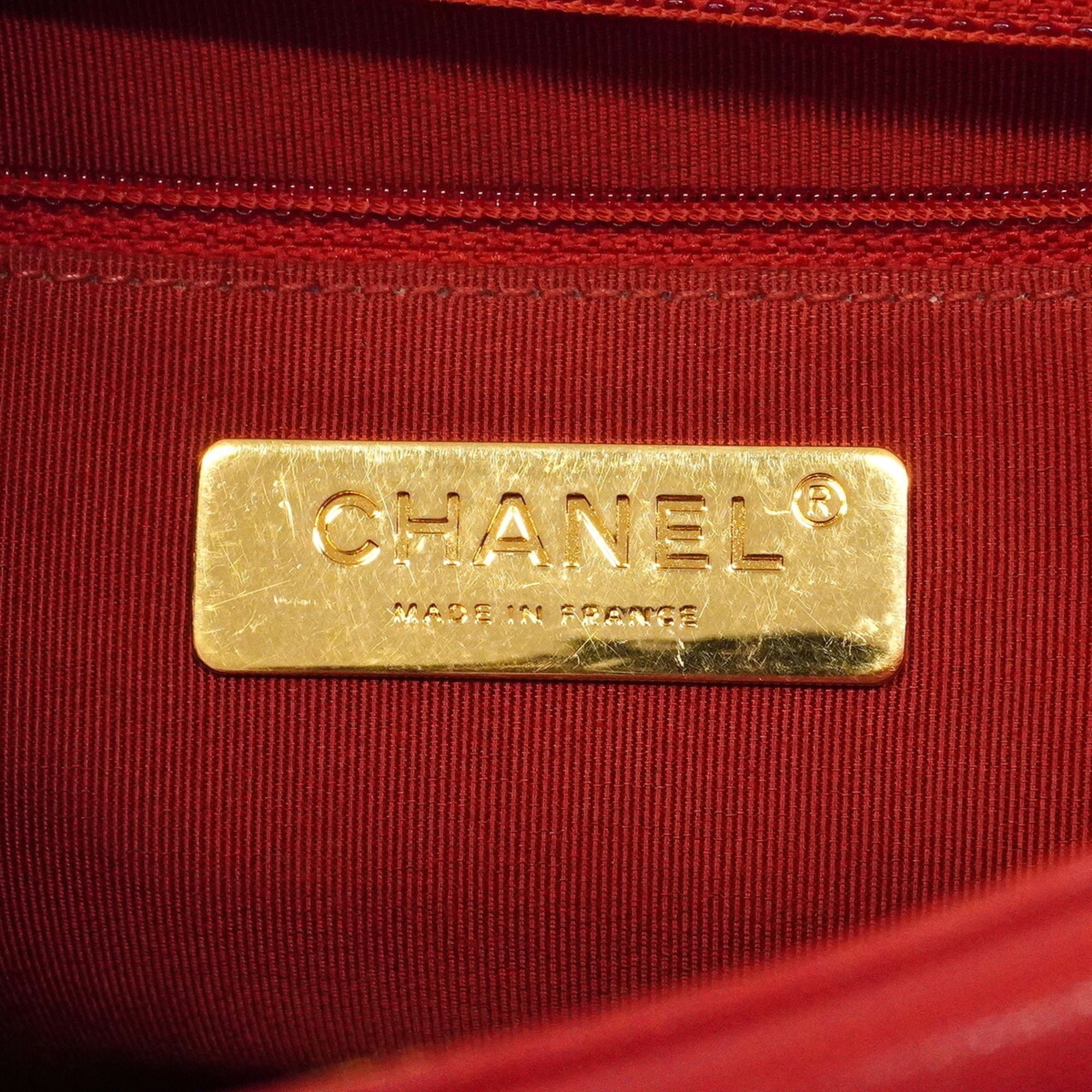 Chanel Red Color Leather Handbag (Pre-Owned)