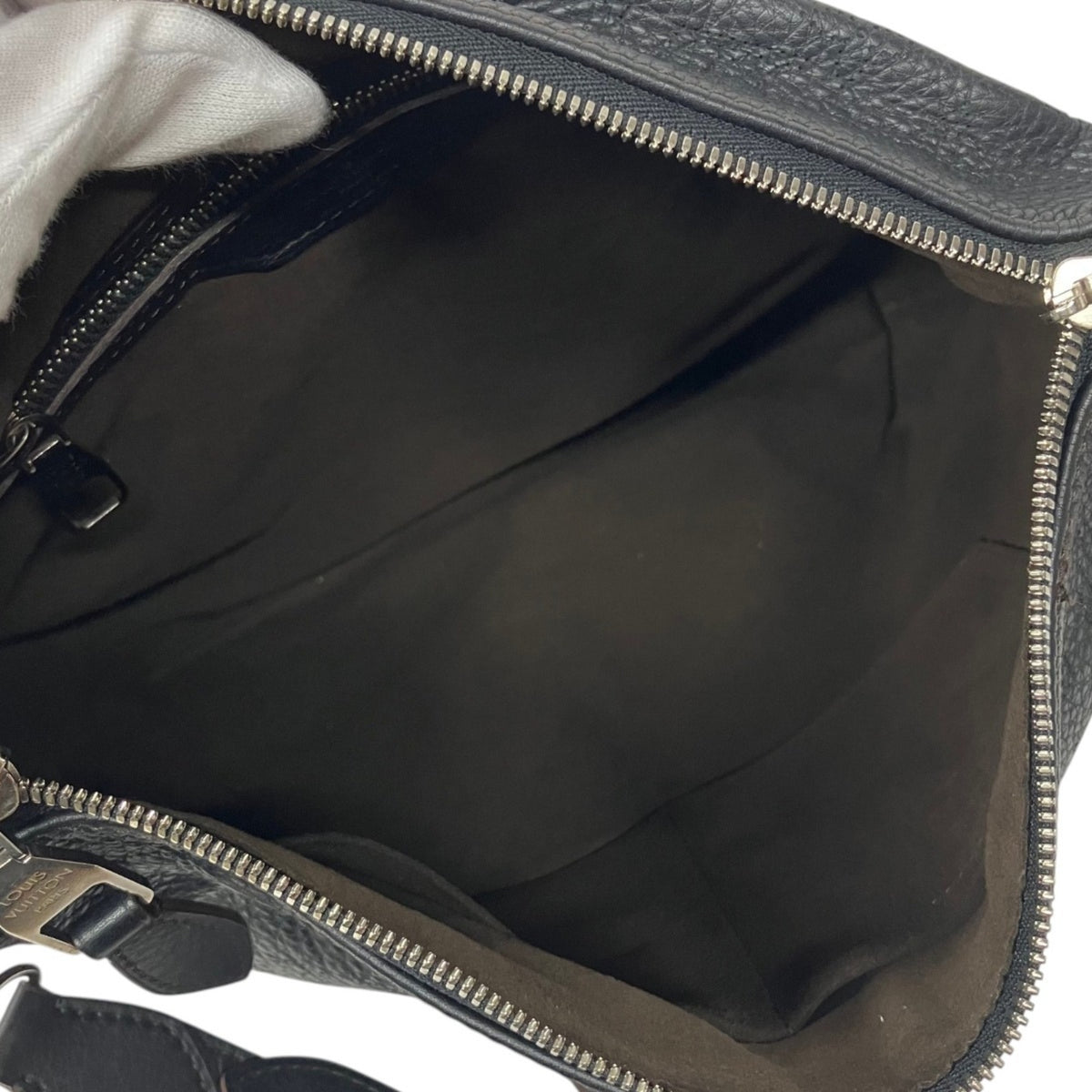 Louis Vuitton Mahina Black Leather Shoulder Bag (Pre-Owned)