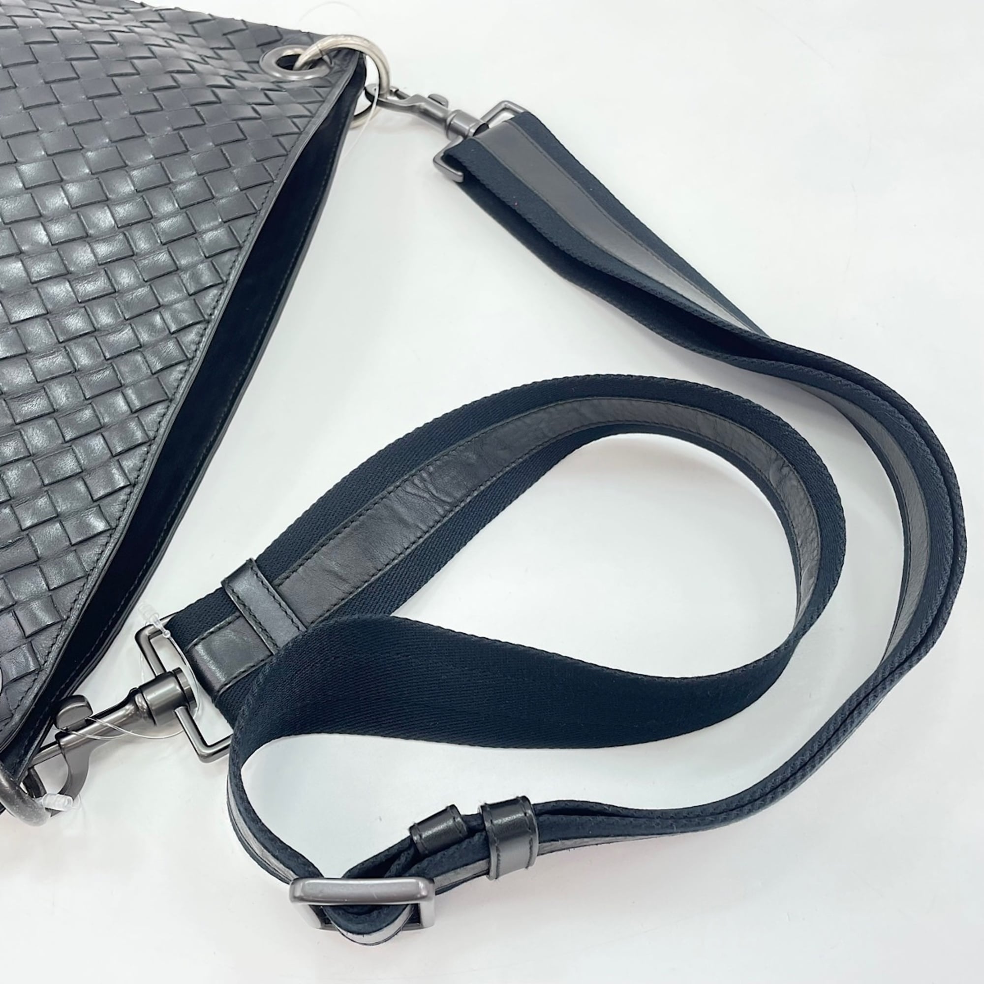 Bottega Veneta Black Intrecciato Shoulder Bag (Pre-Owned)
