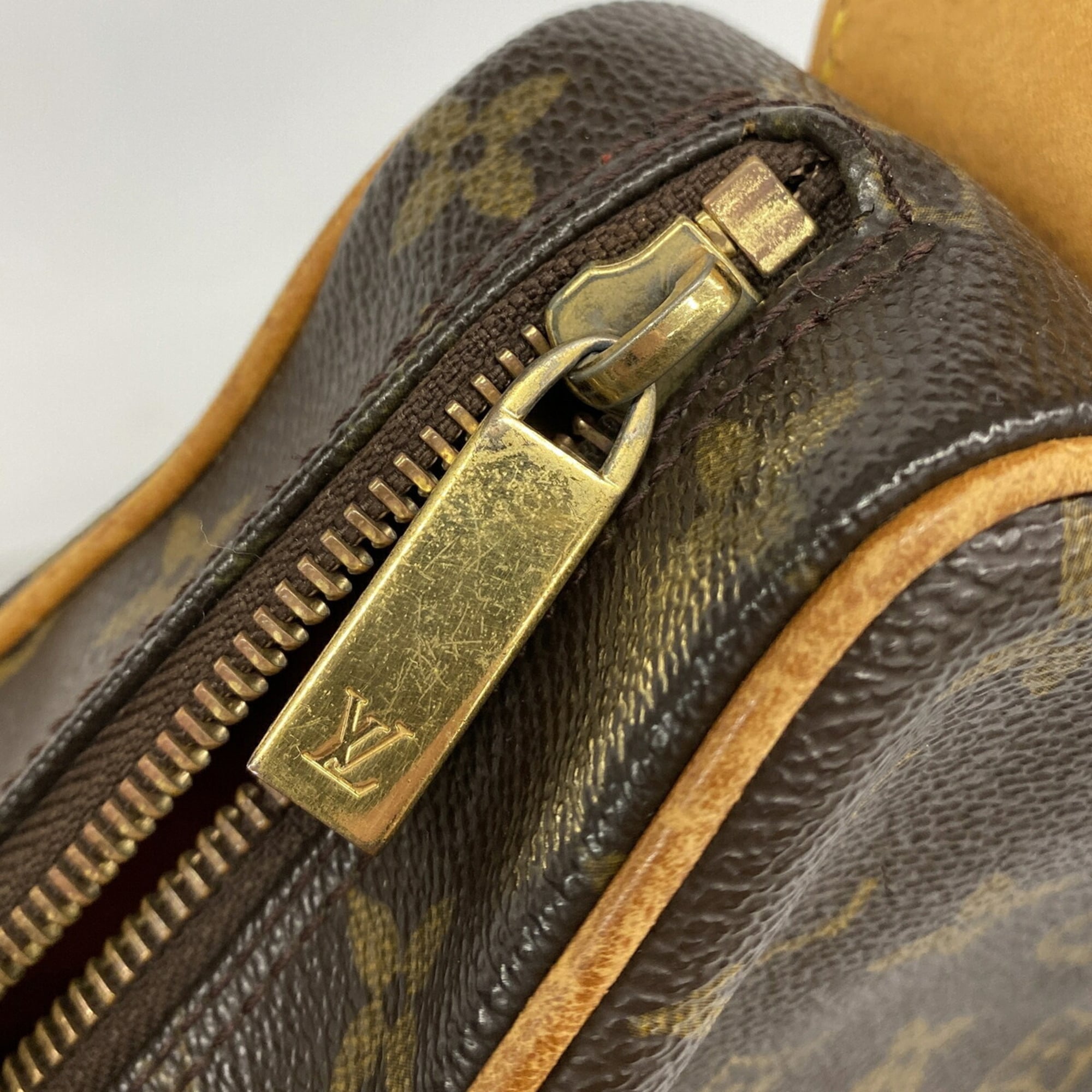 Louis Vuitton Brown Shoulder Bag (Pre-Owned)