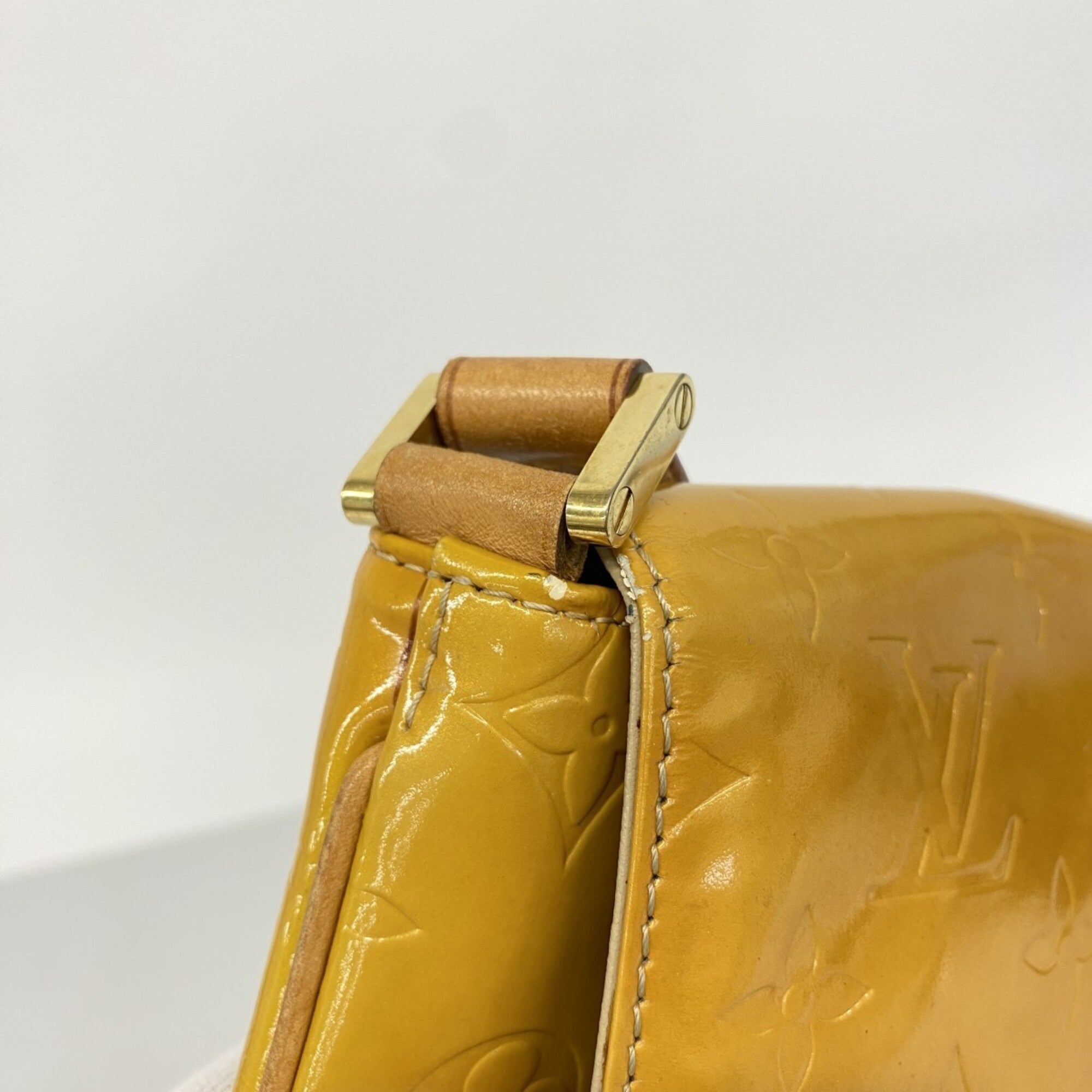 Louis Vuitton Beige Shoulder Bag (Pre-Owned)